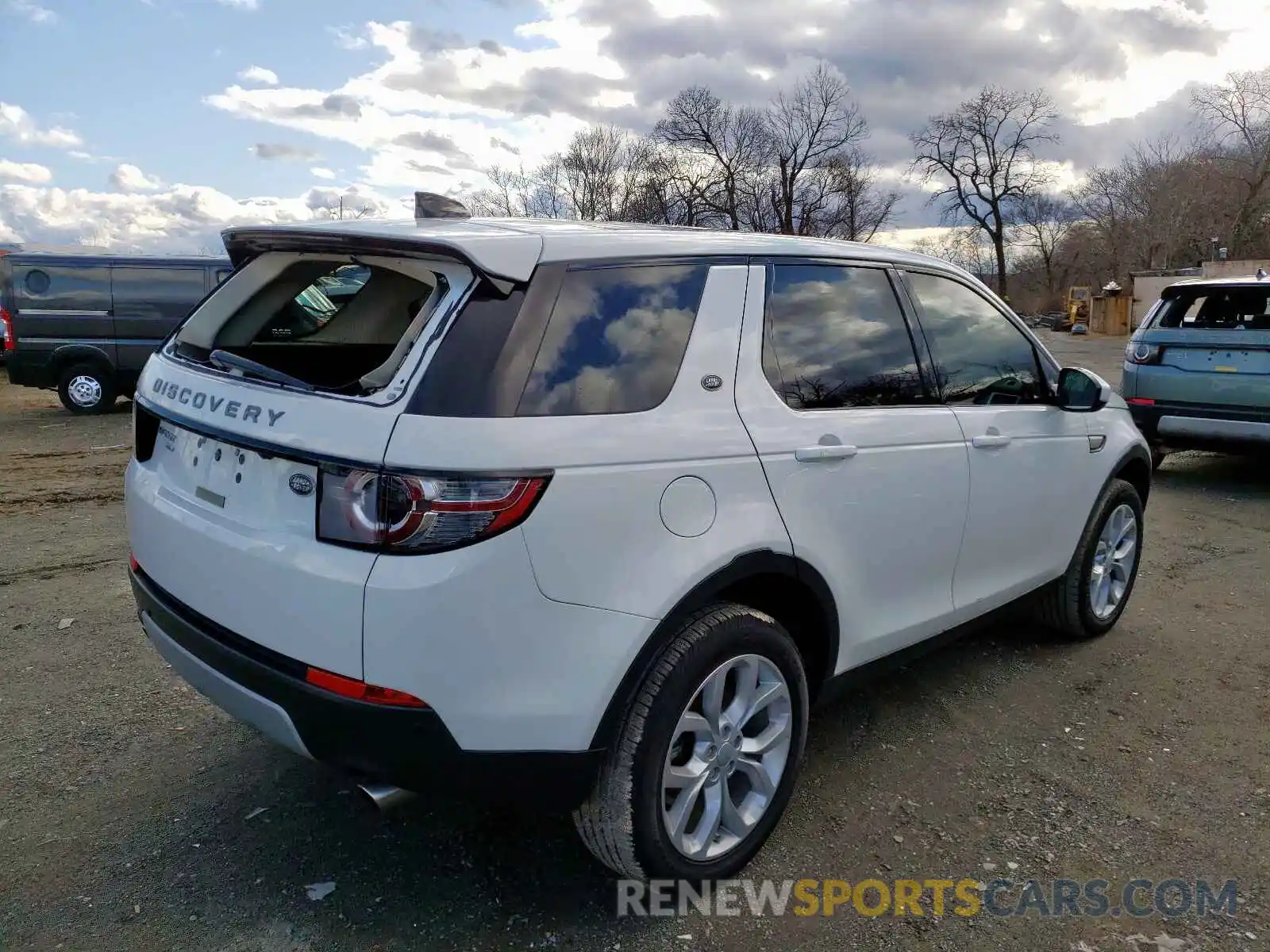 4 Photograph of a damaged car SALCR2FX5KH803581 LAND ROVER DISCOVERY 2019