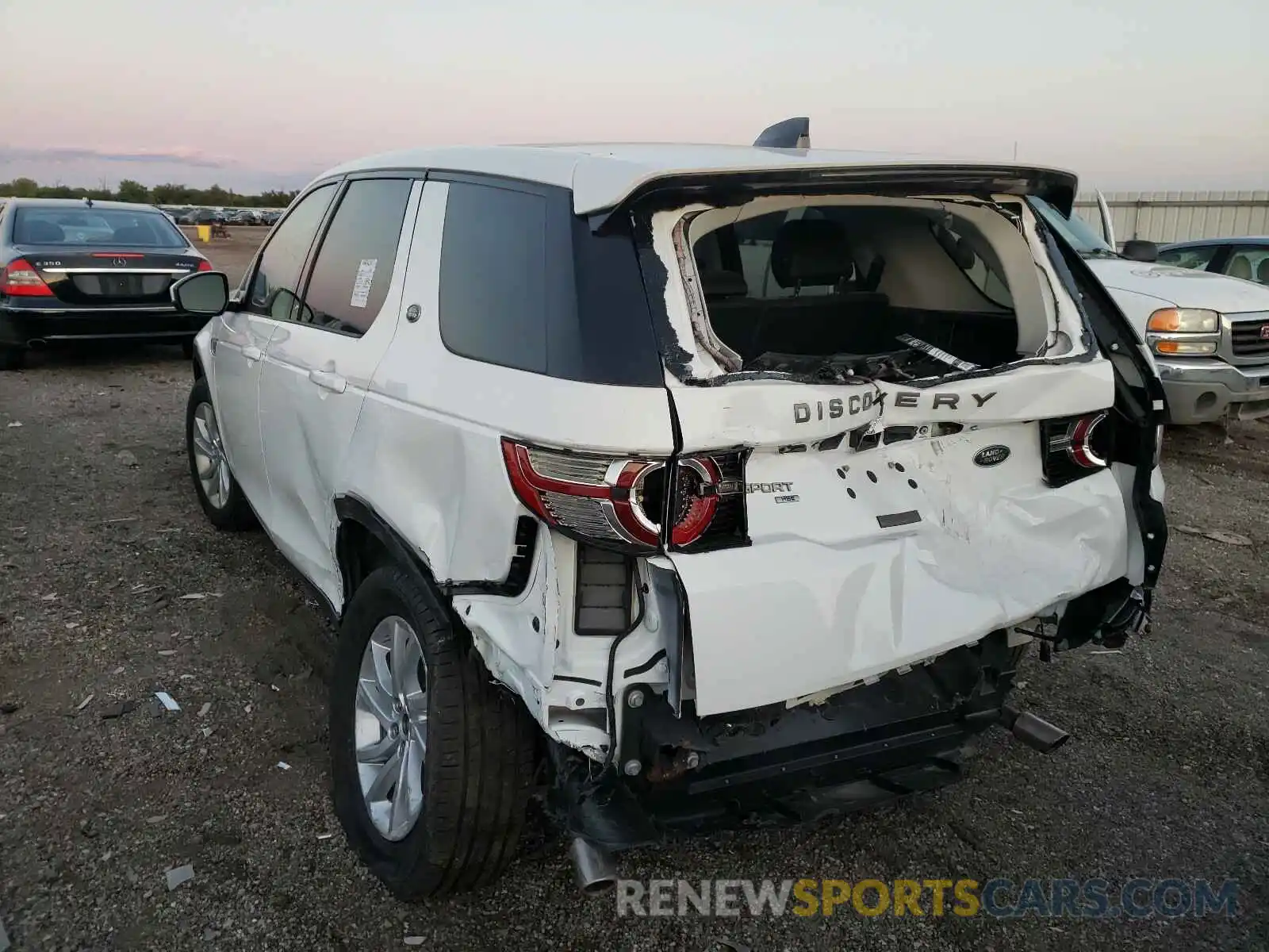 3 Photograph of a damaged car SALCR2FX6KH802665 LAND ROVER DISCOVERY 2019