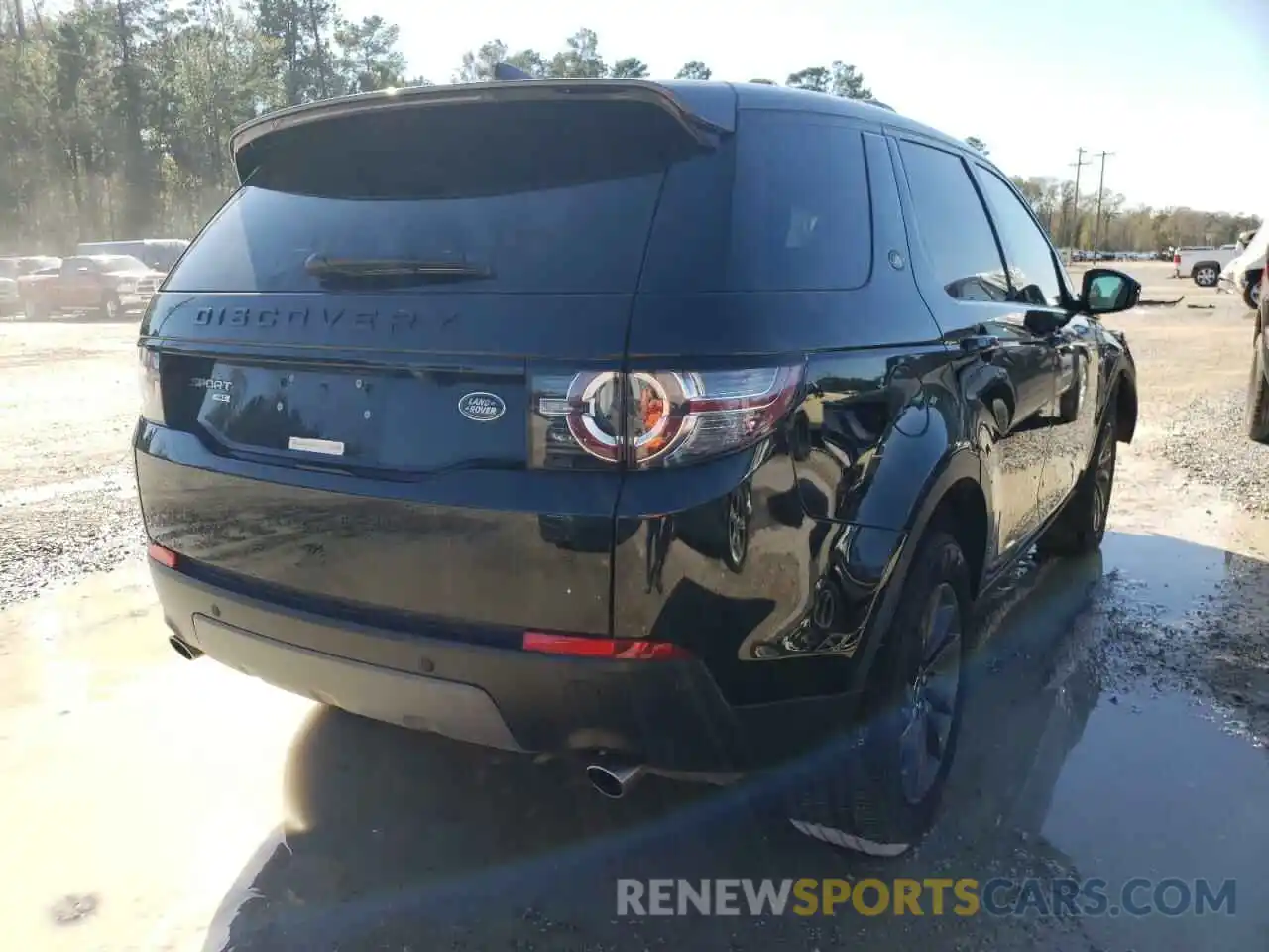 4 Photograph of a damaged car SALCR2FX7KH828885 LAND ROVER DISCOVERY 2019