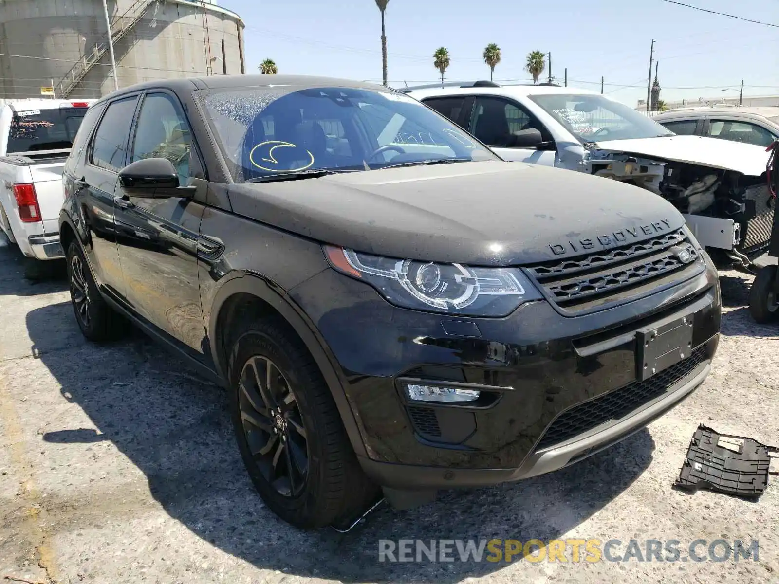 1 Photograph of a damaged car SALCR2FX8KH811562 LAND ROVER DISCOVERY 2019