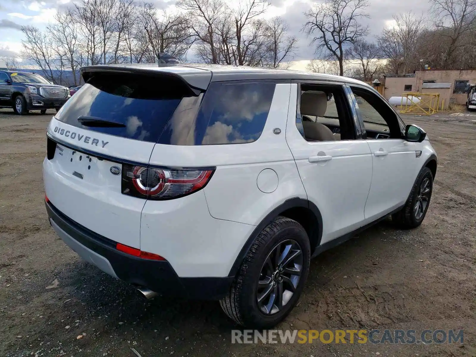 4 Photograph of a damaged car SALCR2FX8KH820066 LAND ROVER DISCOVERY 2019