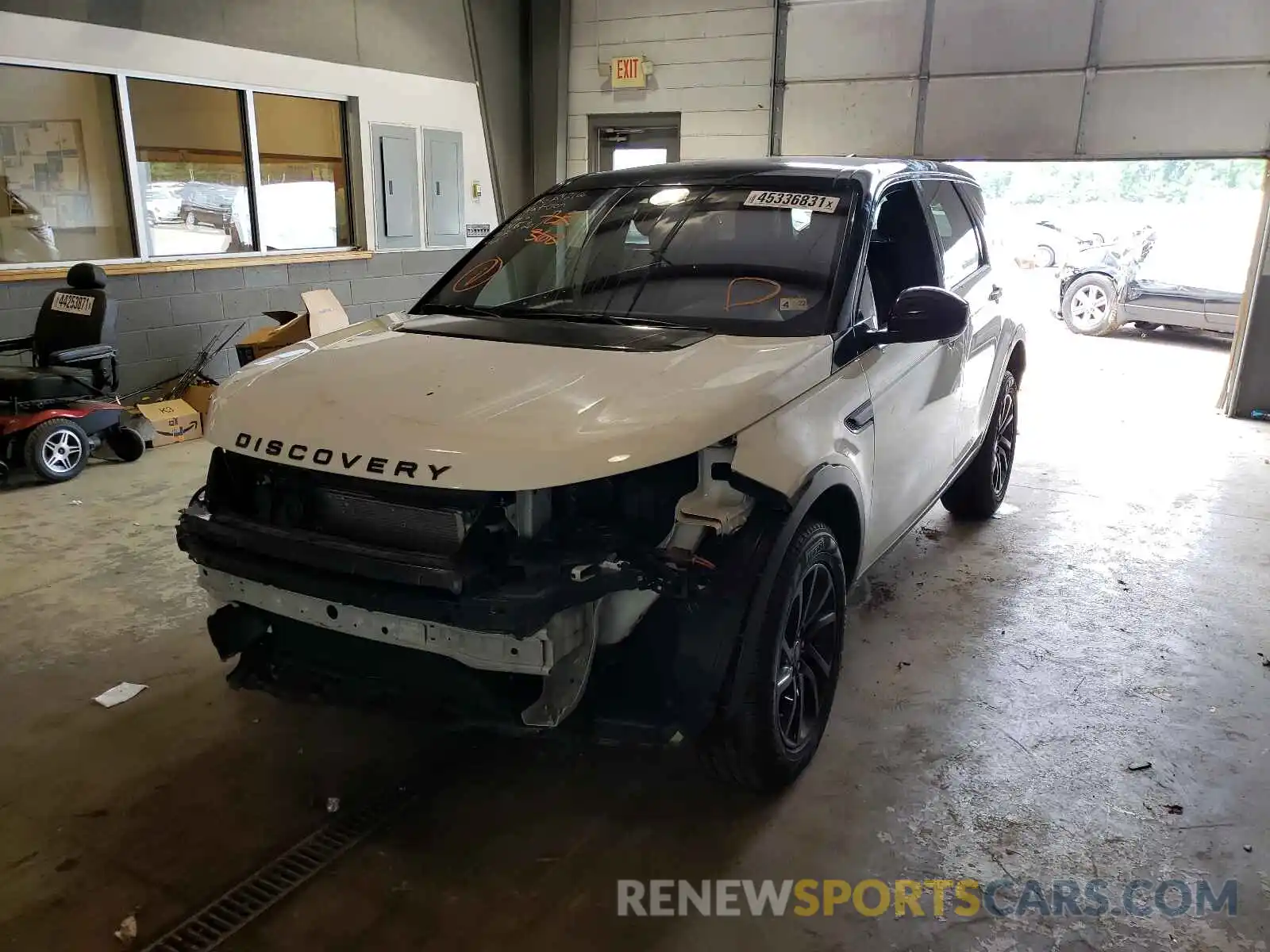 2 Фотография поврежденного автомобиля SALCR2FXXKH811420 LAND ROVER DISCOVERY 2019