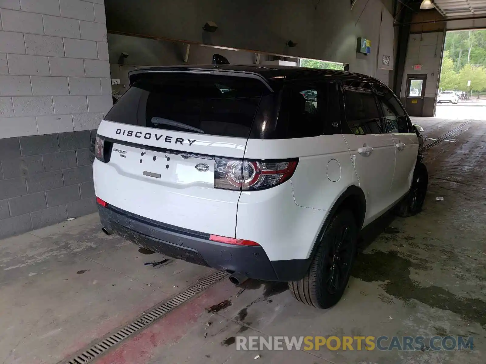 4 Photograph of a damaged car SALCR2FXXKH811420 LAND ROVER DISCOVERY 2019