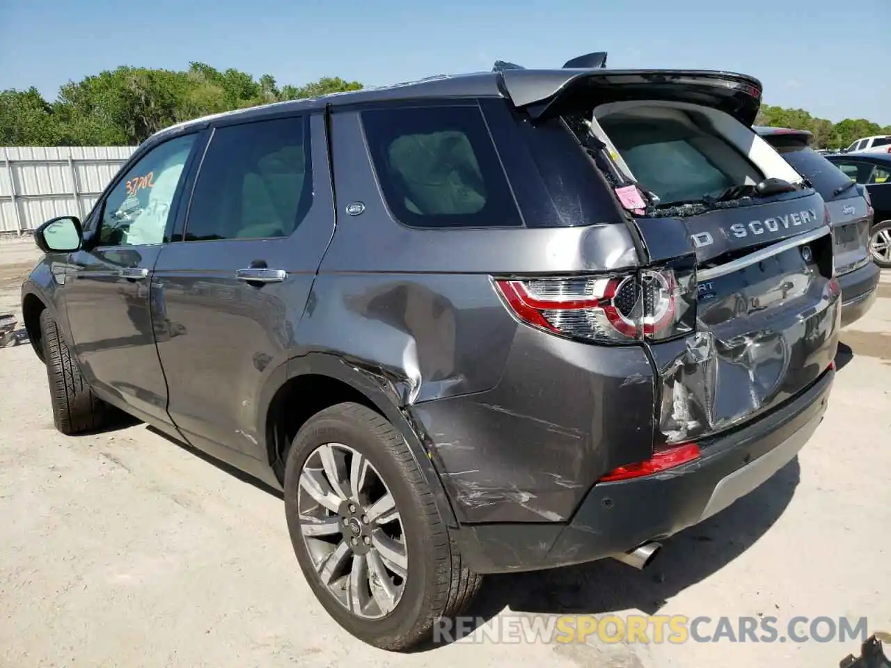 3 Photograph of a damaged car SALCT2FX7KH788938 LAND ROVER DISCOVERY 2019