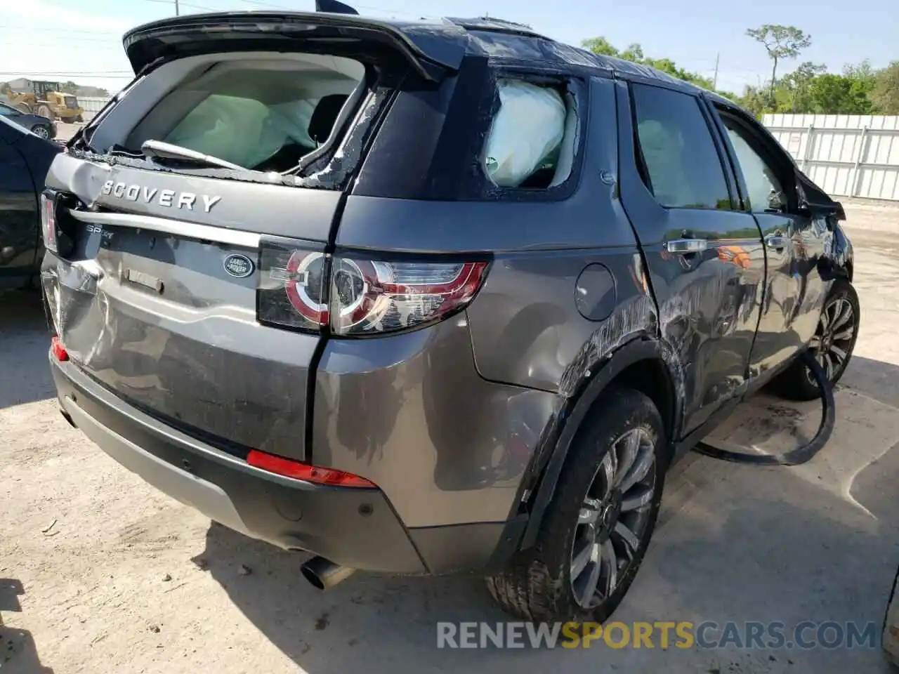 4 Photograph of a damaged car SALCT2FX7KH788938 LAND ROVER DISCOVERY 2019