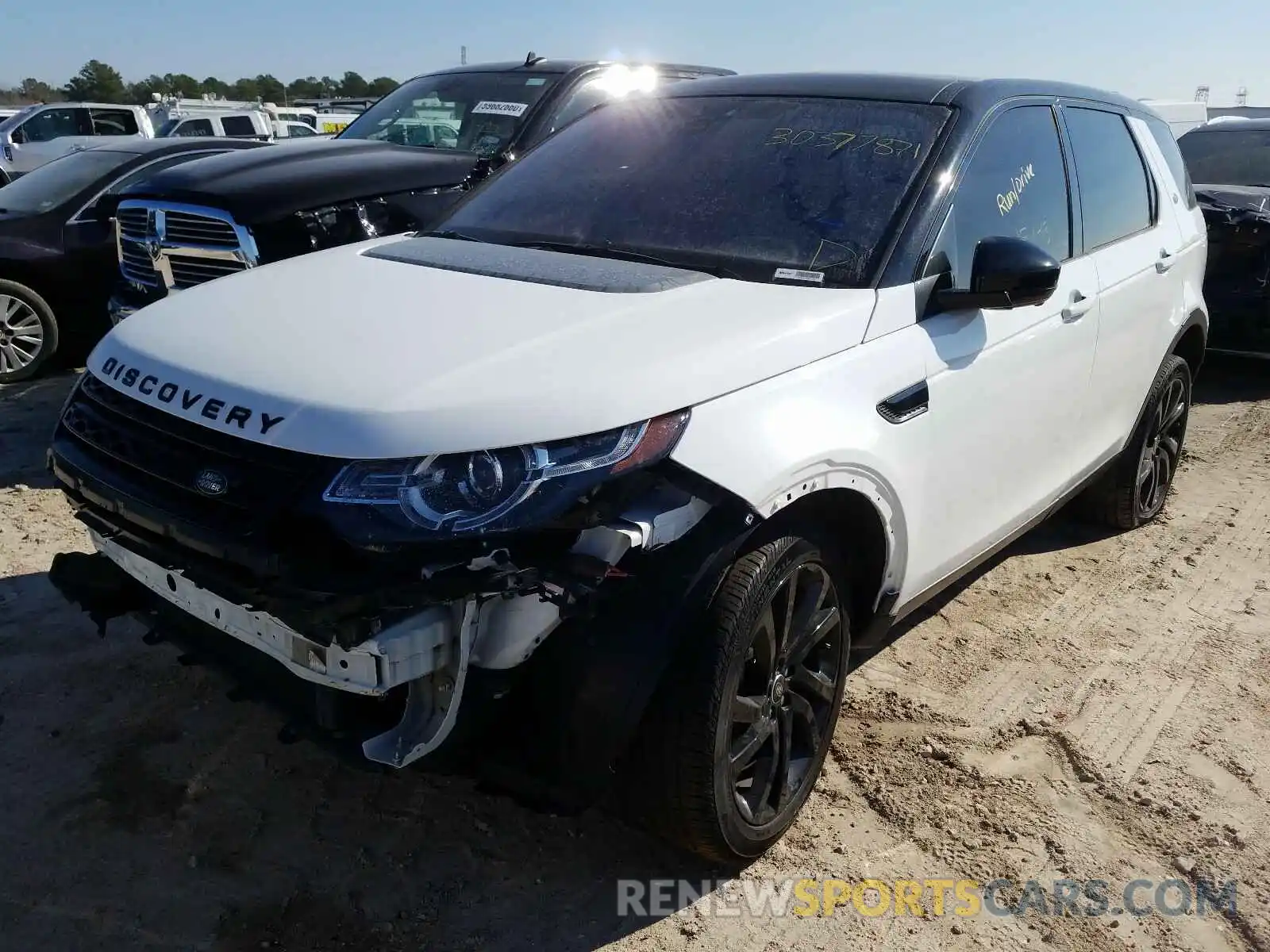 2 Фотография поврежденного автомобиля SALCT2FXXKH792207 LAND ROVER DISCOVERY 2019