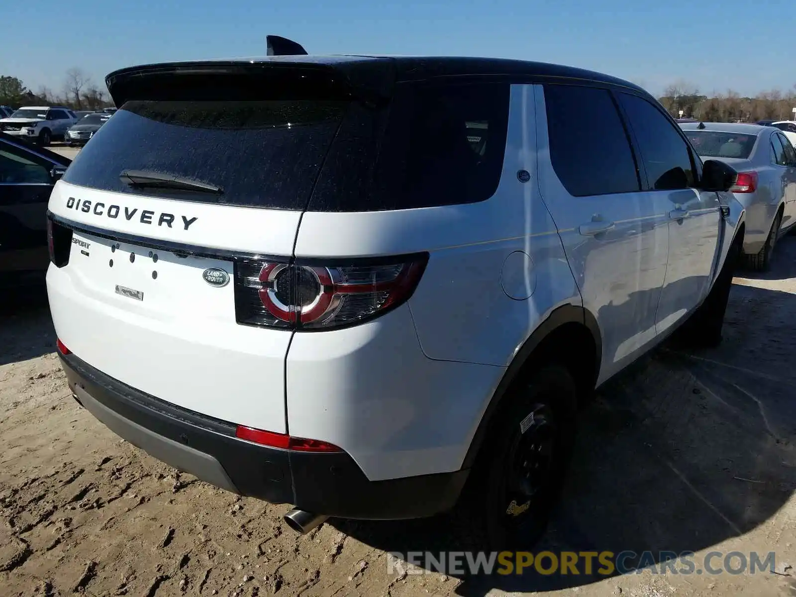 4 Photograph of a damaged car SALCT2FXXKH792207 LAND ROVER DISCOVERY 2019