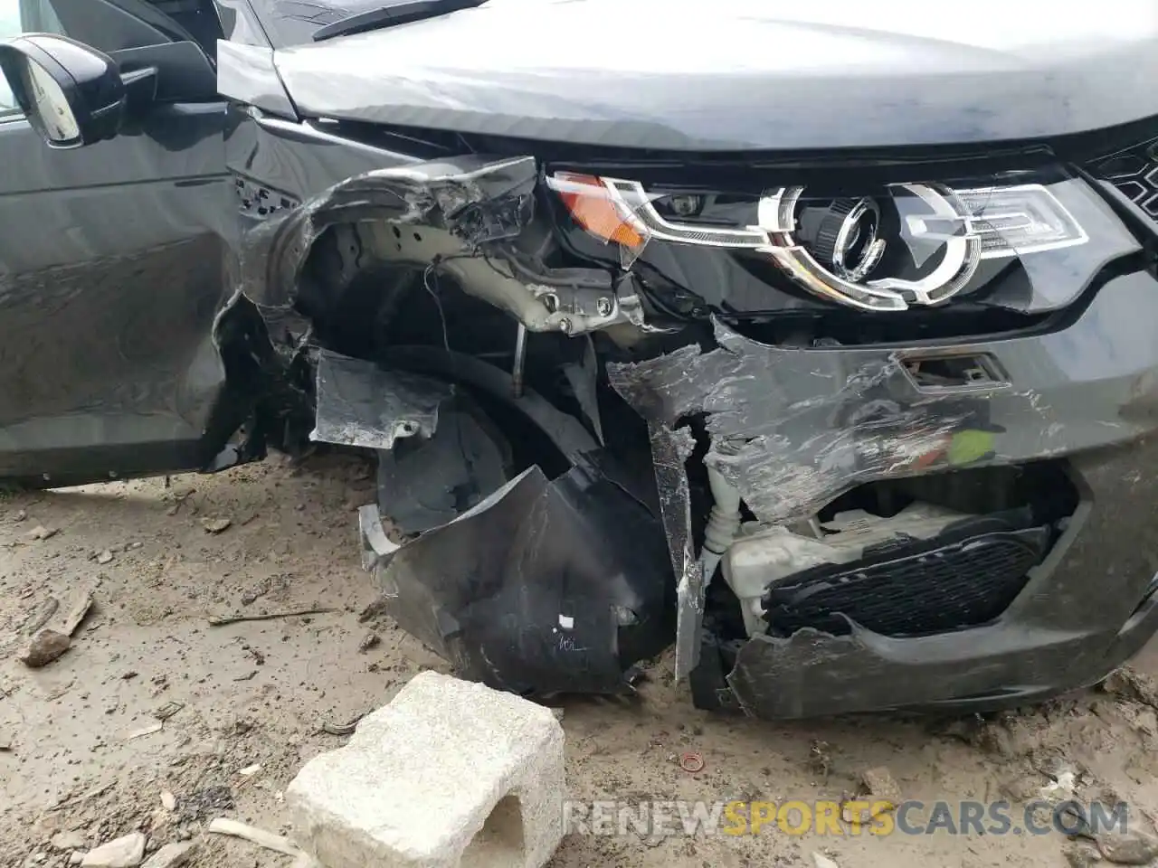 9 Photograph of a damaged car SALCT2GX1KH828526 LAND ROVER DISCOVERY 2019