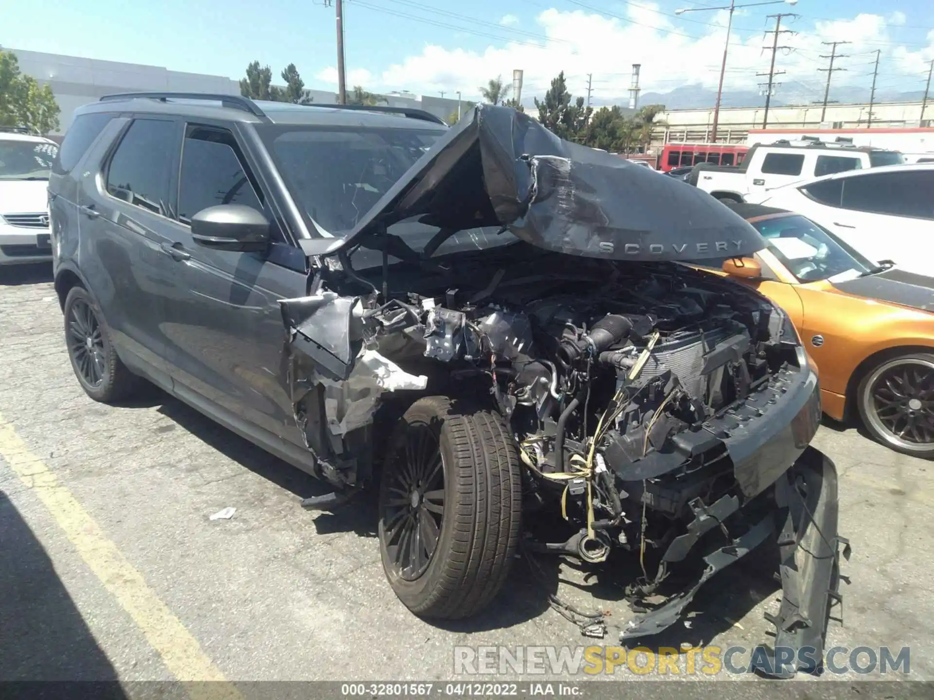 1 Photograph of a damaged car SALRG2RV0KA087658 LAND ROVER DISCOVERY 2019