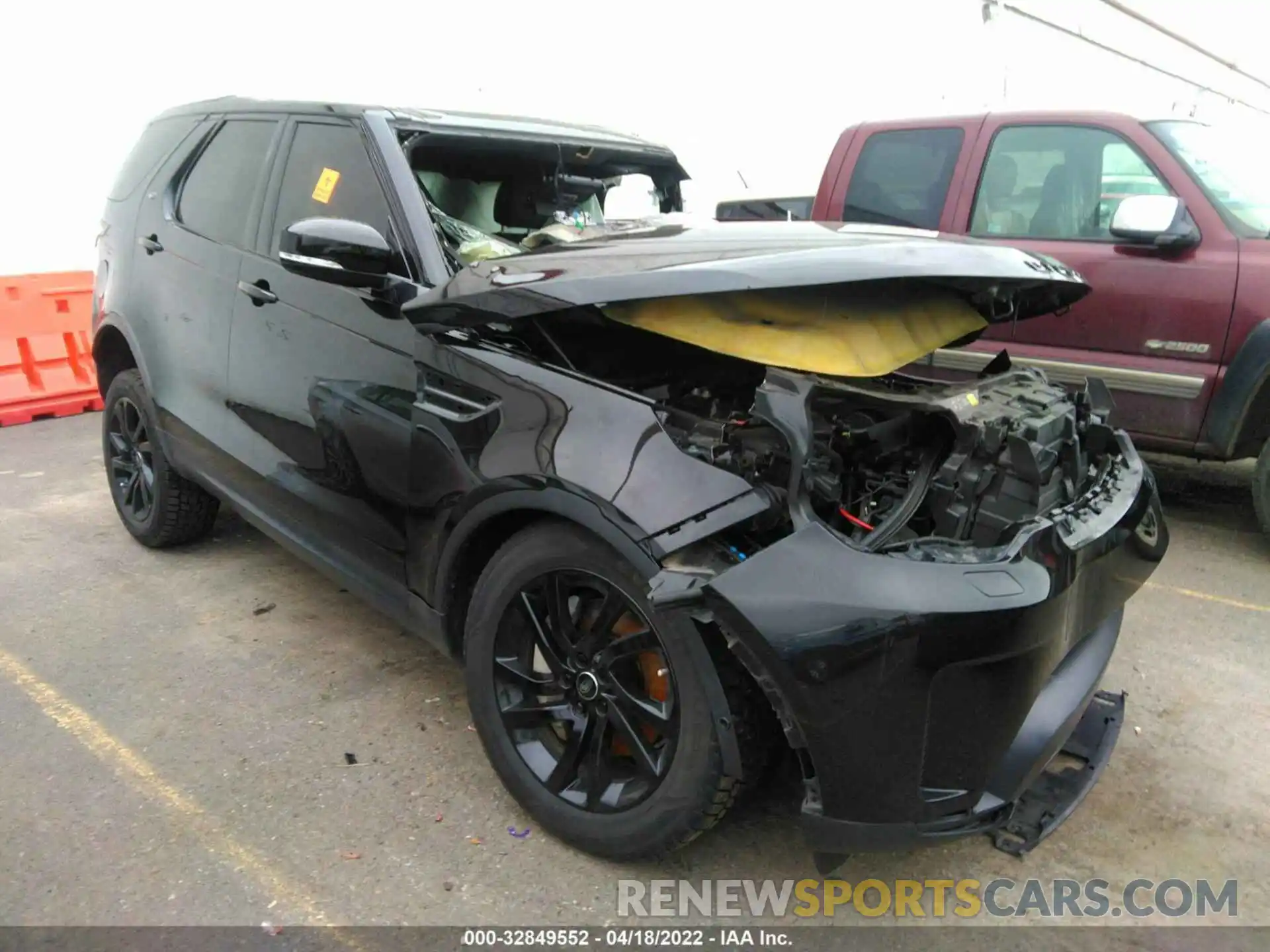 1 Photograph of a damaged car SALRG2RV1K2400453 LAND ROVER DISCOVERY 2019