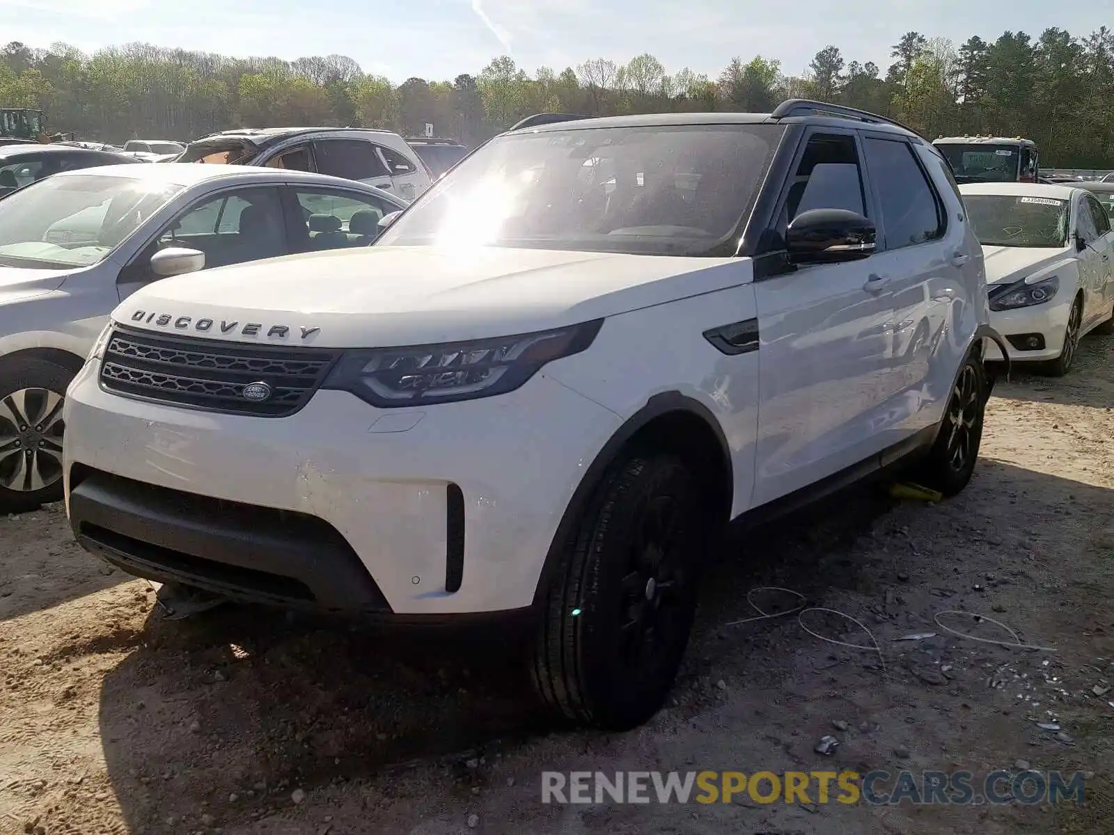 2 Фотография поврежденного автомобиля SALRG2RV3K2411177 LAND ROVER DISCOVERY 2019