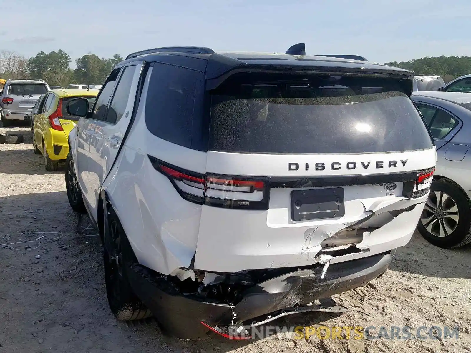 3 Фотография поврежденного автомобиля SALRG2RV3K2411177 LAND ROVER DISCOVERY 2019