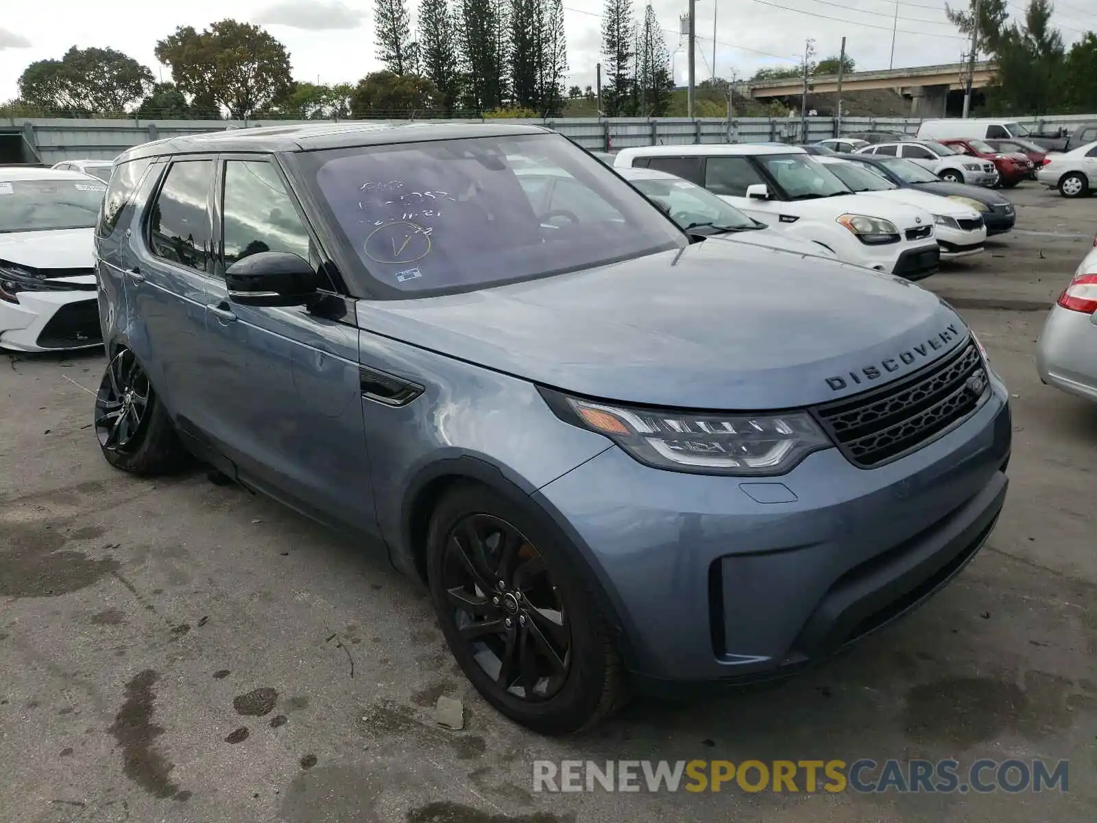 1 Photograph of a damaged car SALRG2RV3KA095852 LAND ROVER DISCOVERY 2019