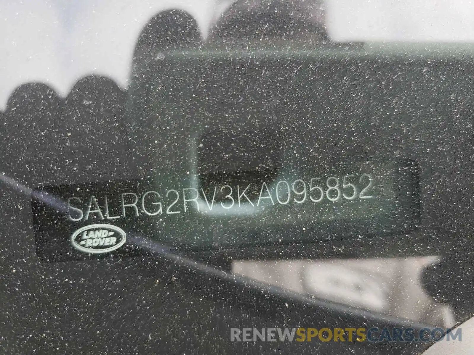 10 Photograph of a damaged car SALRG2RV3KA095852 LAND ROVER DISCOVERY 2019