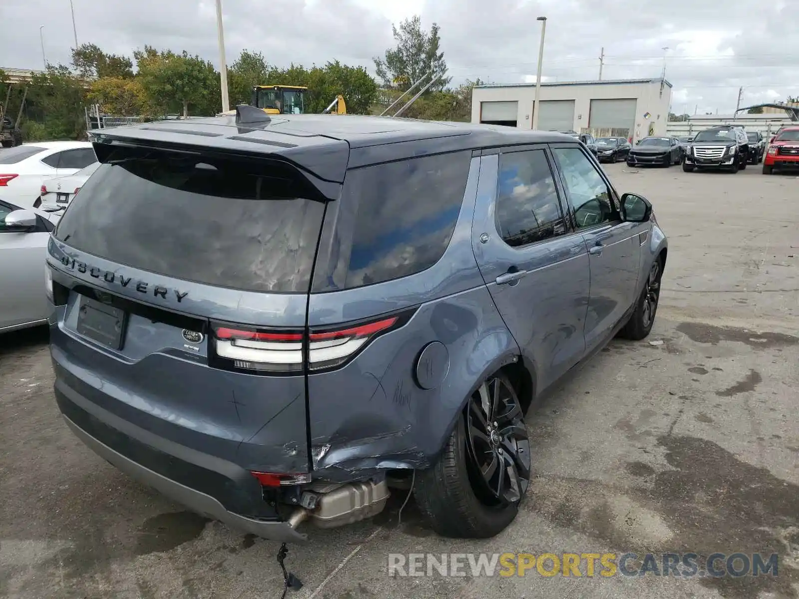 4 Photograph of a damaged car SALRG2RV3KA095852 LAND ROVER DISCOVERY 2019