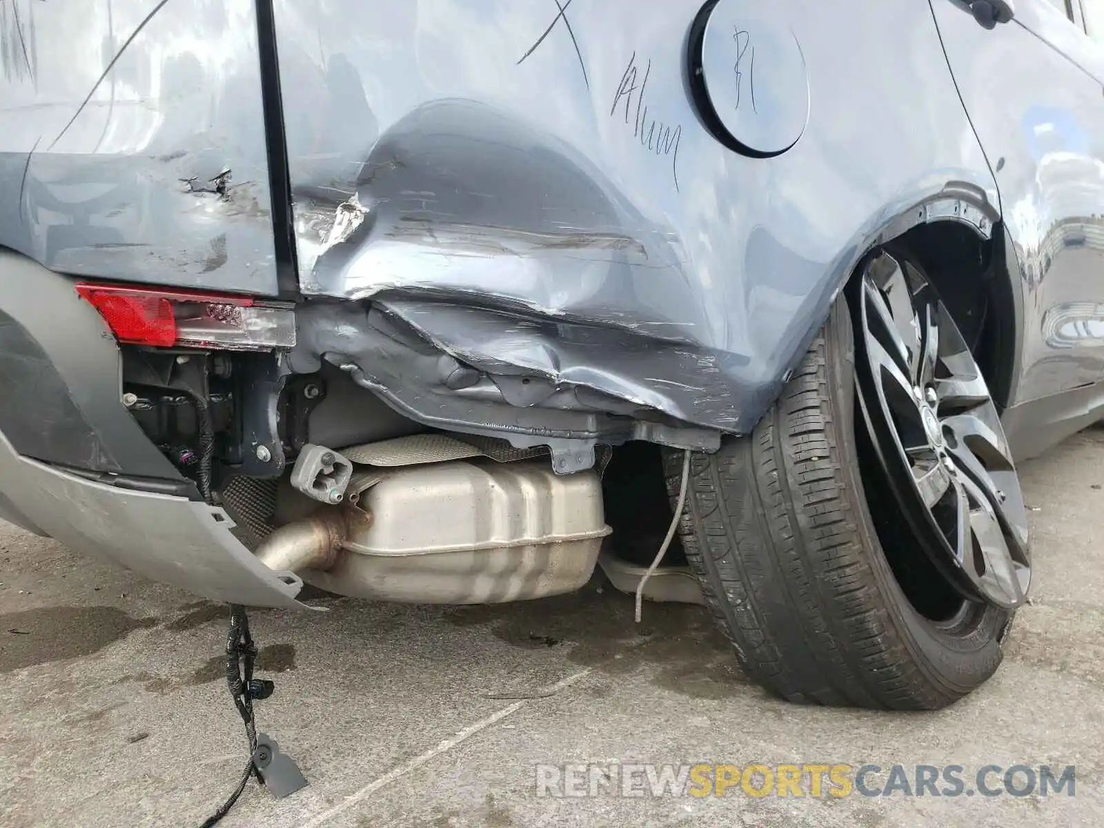 9 Photograph of a damaged car SALRG2RV3KA095852 LAND ROVER DISCOVERY 2019