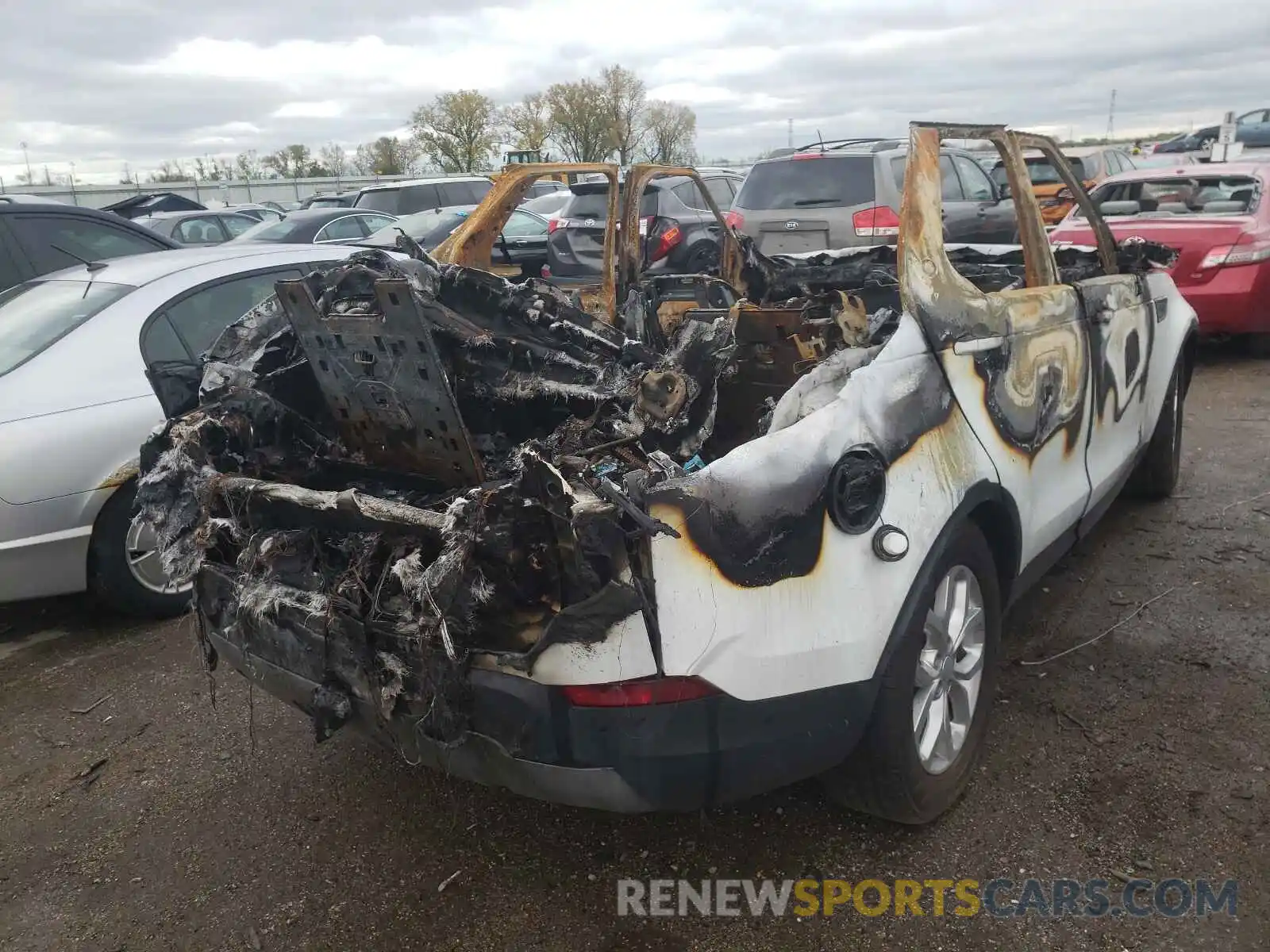 4 Photograph of a damaged car SALRG2RV4K2401967 LAND ROVER DISCOVERY 2019