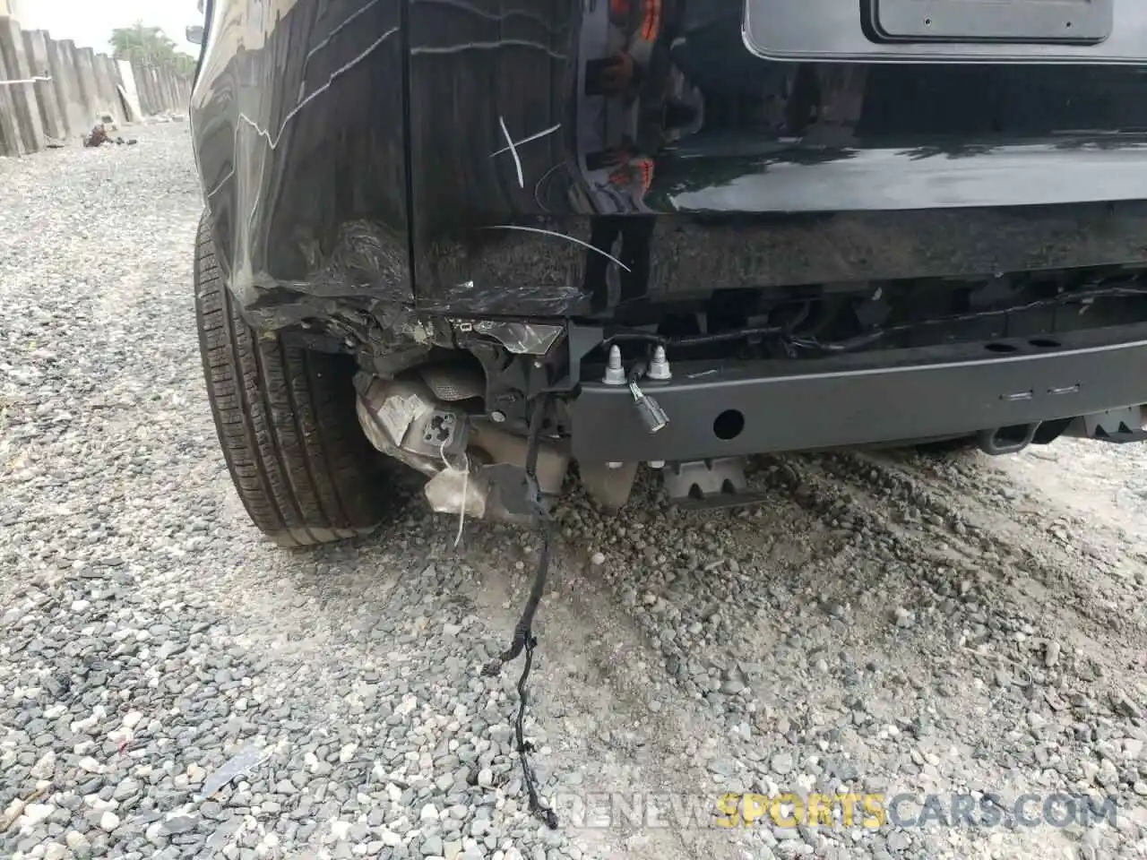 9 Photograph of a damaged car SALRG2RV4K2403668 LAND ROVER DISCOVERY 2019