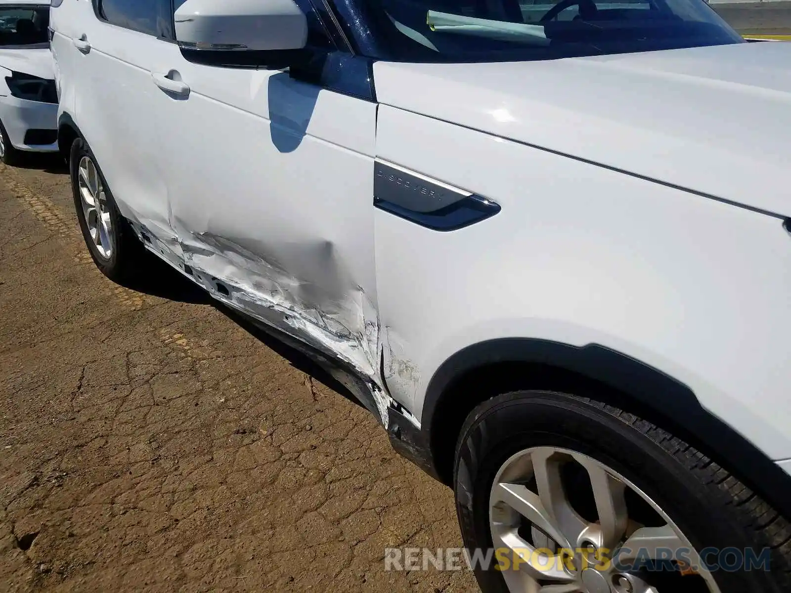 9 Photograph of a damaged car SALRG2RV5KA080494 LAND ROVER DISCOVERY 2019