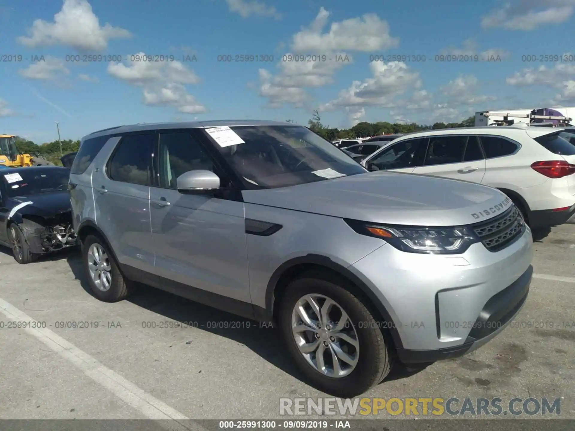 1 Photograph of a damaged car SALRG2RV6K2401811 LAND ROVER DISCOVERY 2019