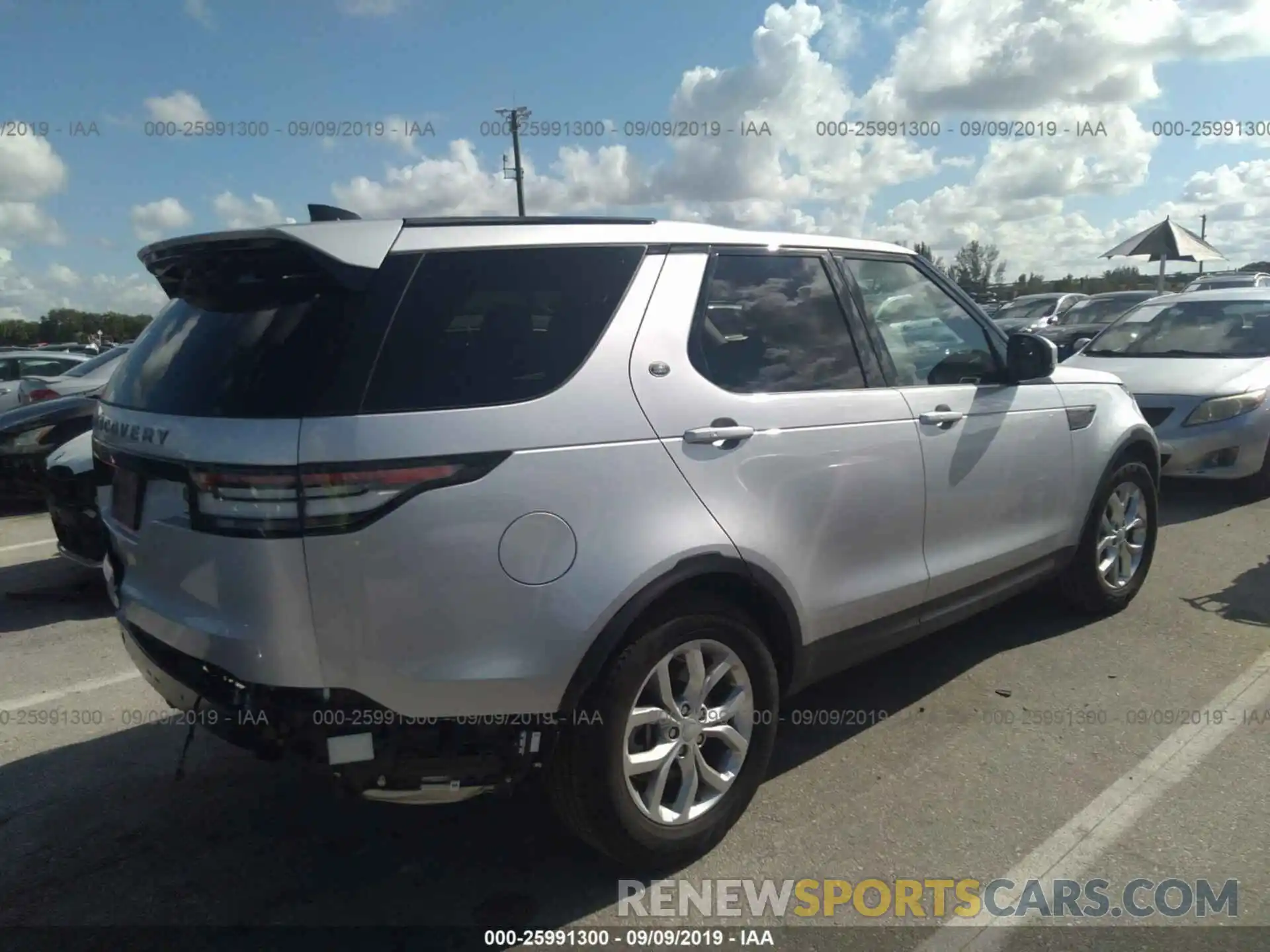 4 Photograph of a damaged car SALRG2RV6K2401811 LAND ROVER DISCOVERY 2019