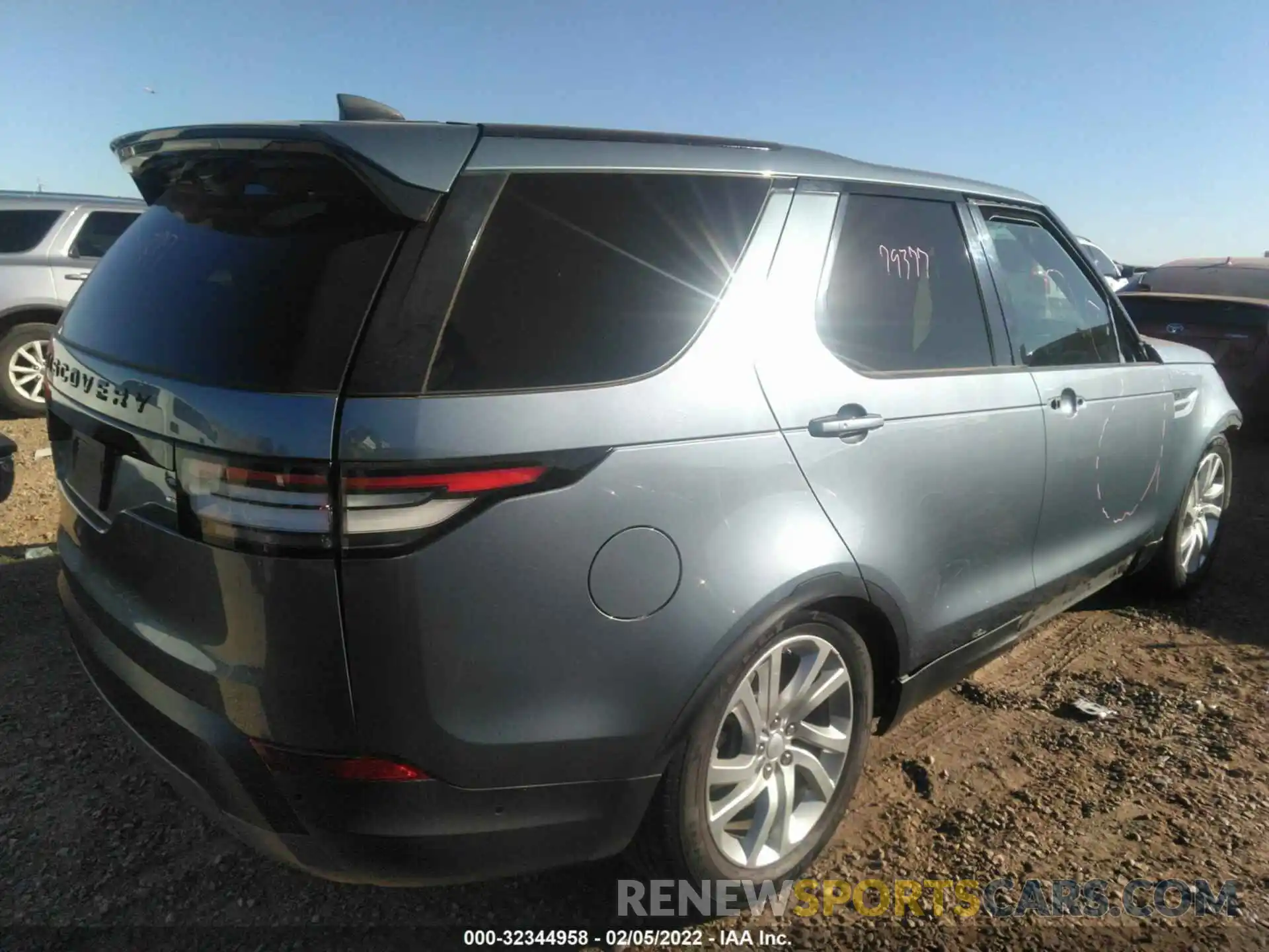 4 Photograph of a damaged car SALRG2RV6K2403977 LAND ROVER DISCOVERY 2019