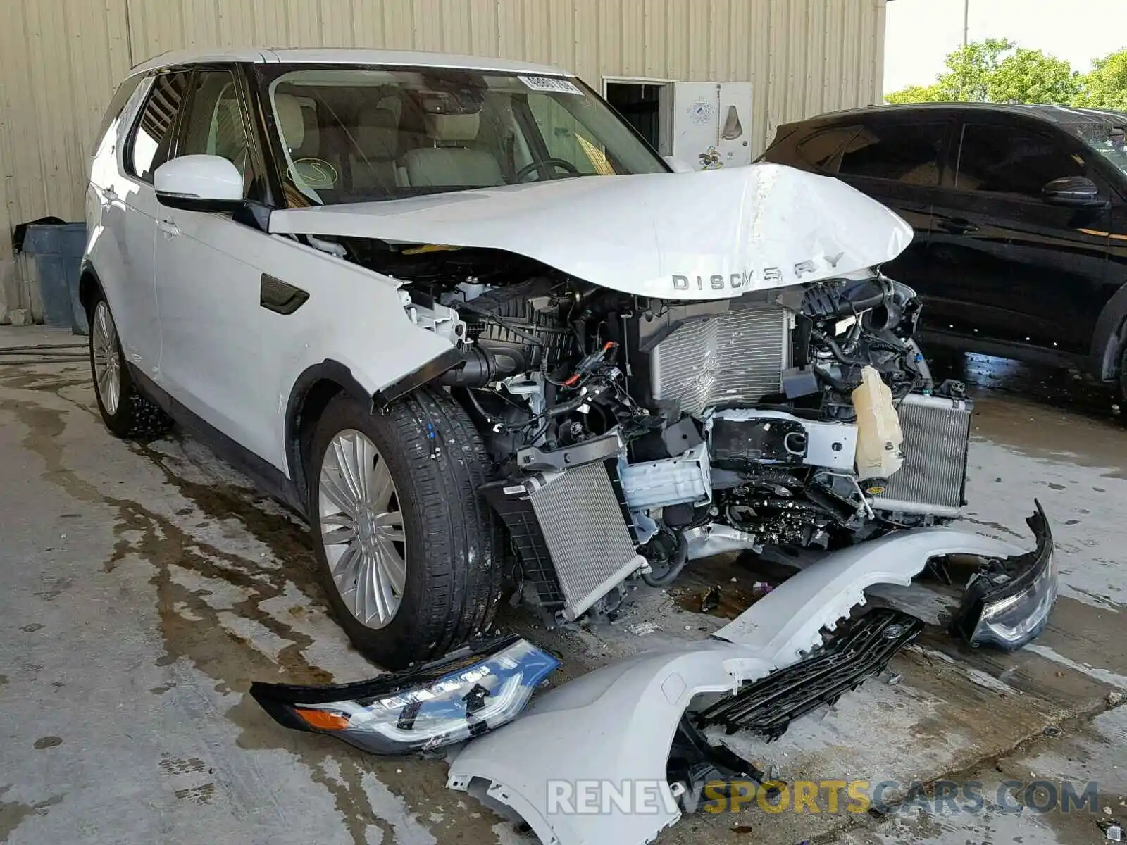 1 Photograph of a damaged car SALRG2RV6KA080147 LAND ROVER DISCOVERY 2019