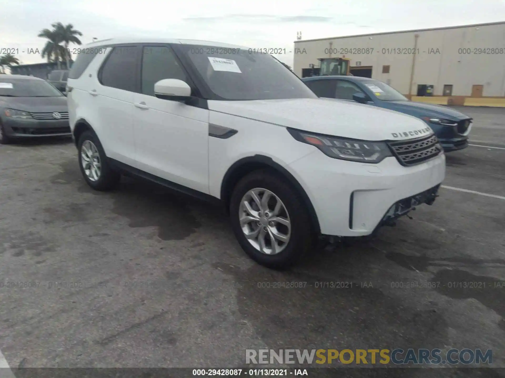 1 Фотография поврежденного автомобиля SALRG2RV8K2402880 LAND ROVER DISCOVERY 2019