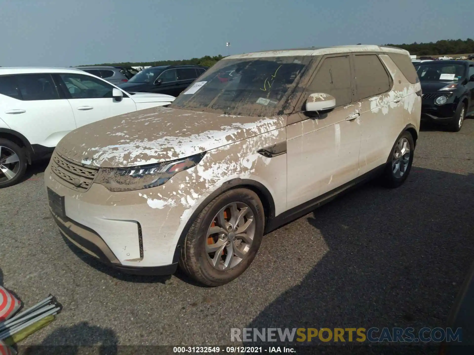 2 Фотография поврежденного автомобиля SALRG2RV9K2405643 LAND ROVER DISCOVERY 2019