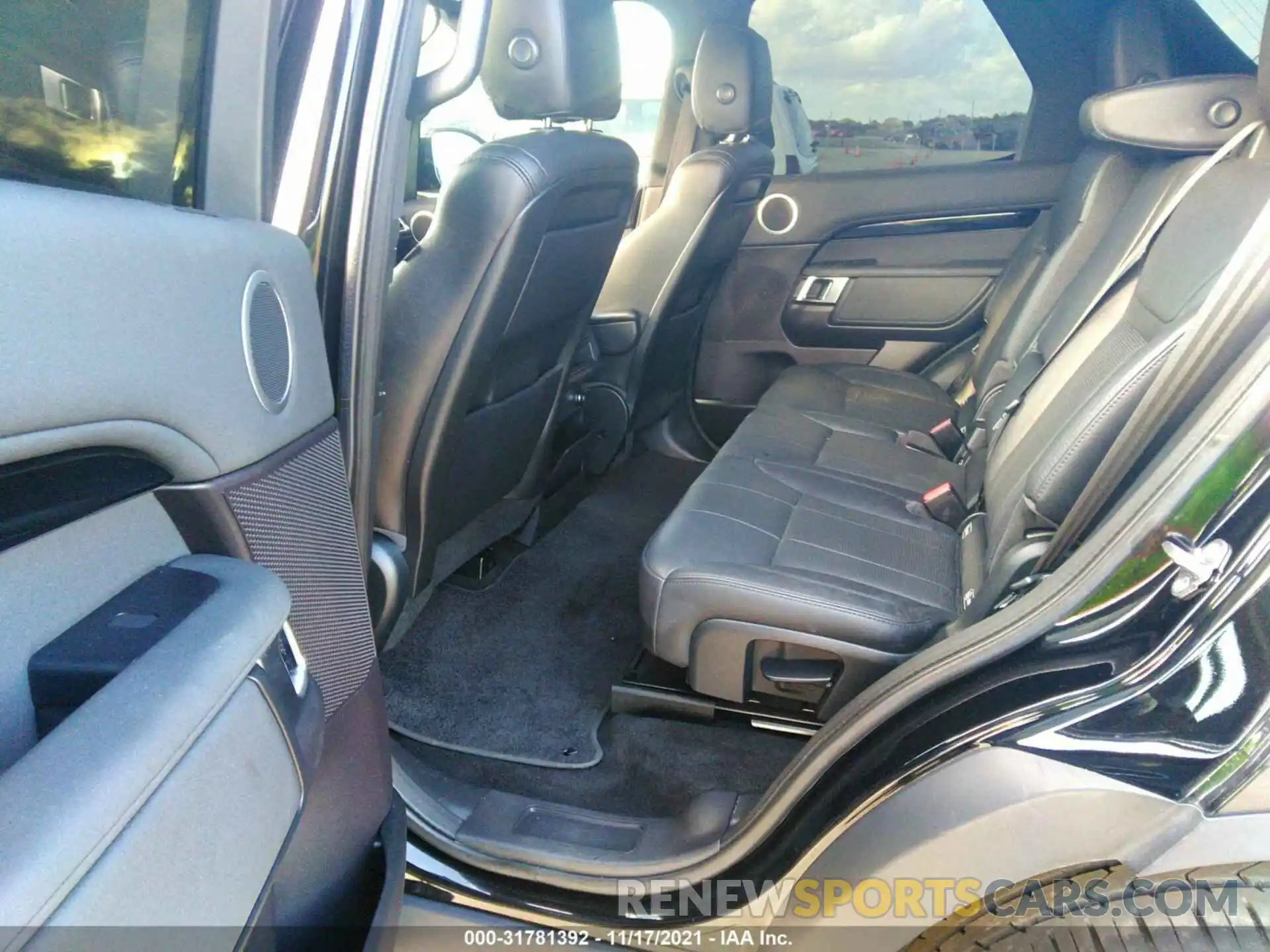 8 Photograph of a damaged car SALRG2RV9KA094608 LAND ROVER DISCOVERY 2019