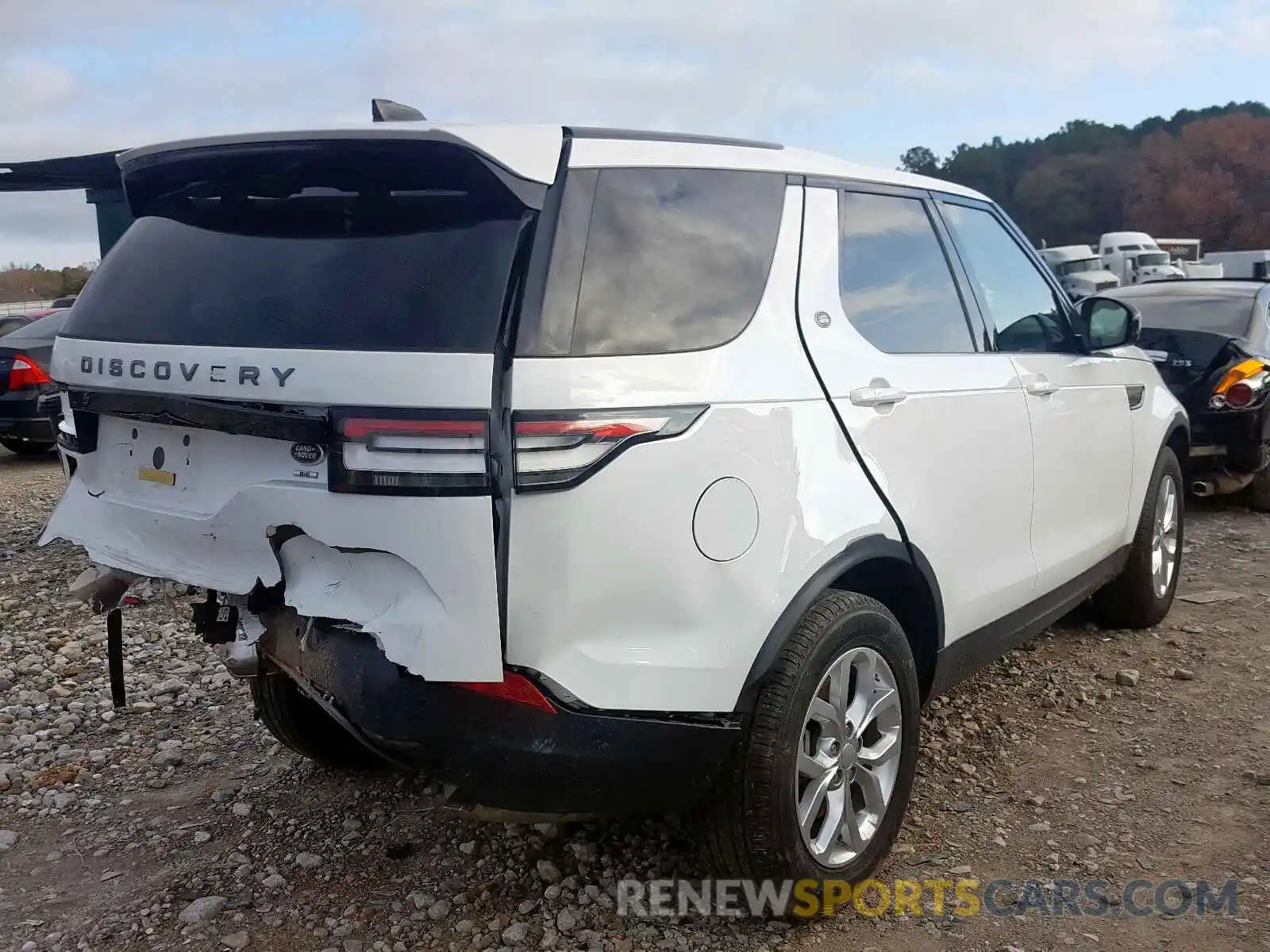 4 Photograph of a damaged car SALRG2RV9KA095208 LAND ROVER DISCOVERY 2019