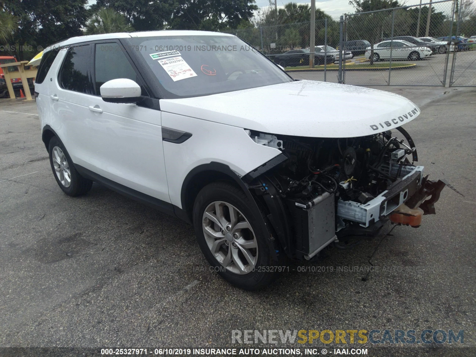 1 Photograph of a damaged car SALRG2RV9KA095337 LAND ROVER DISCOVERY 2019