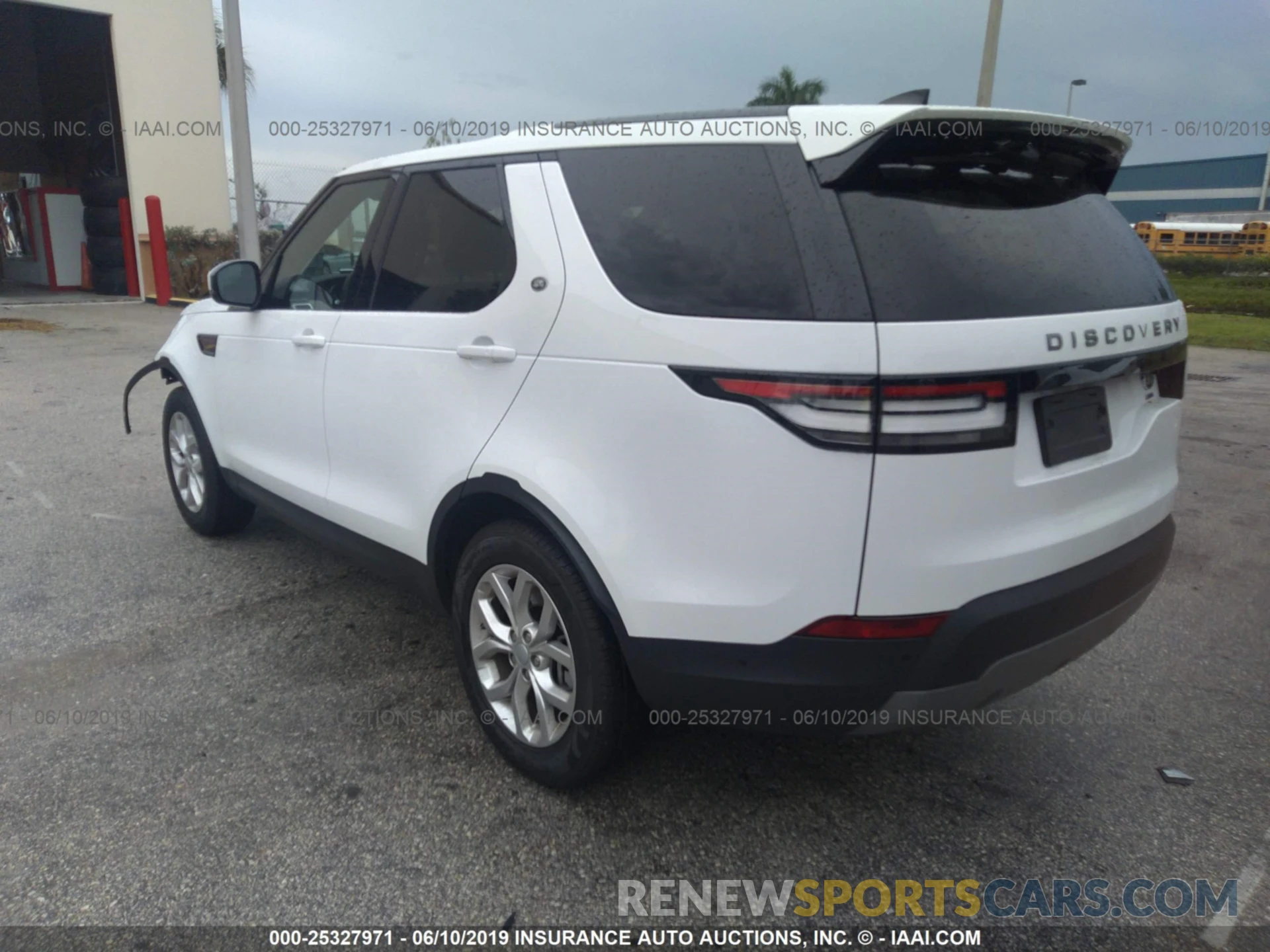 3 Photograph of a damaged car SALRG2RV9KA095337 LAND ROVER DISCOVERY 2019