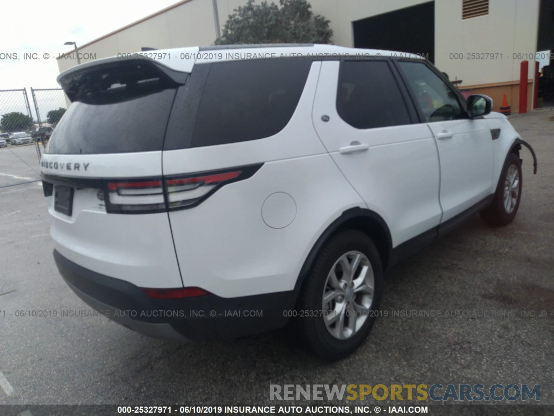 4 Photograph of a damaged car SALRG2RV9KA095337 LAND ROVER DISCOVERY 2019