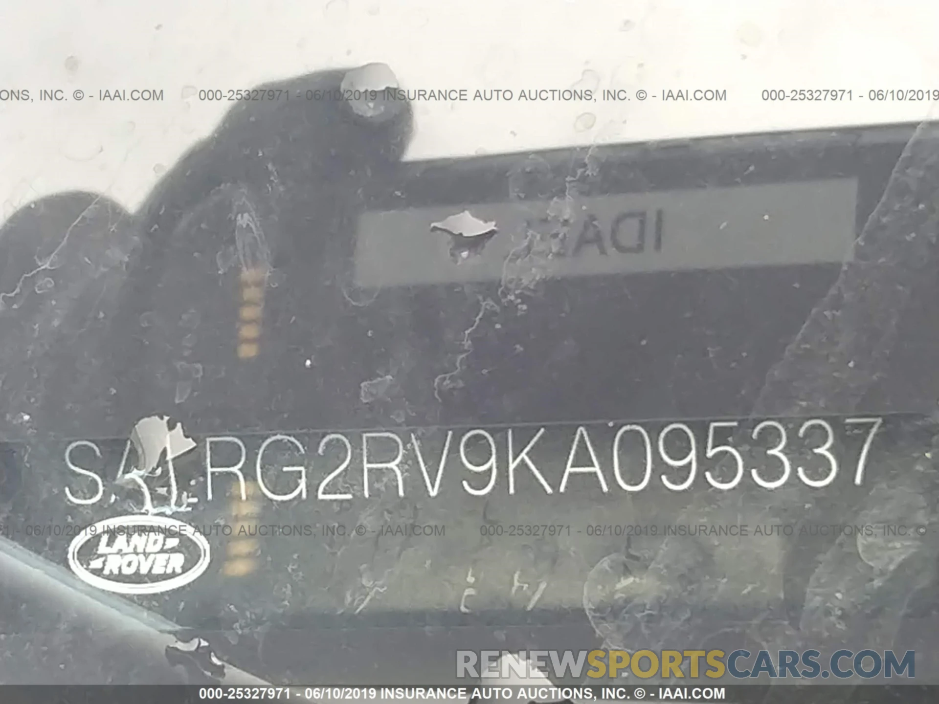 9 Photograph of a damaged car SALRG2RV9KA095337 LAND ROVER DISCOVERY 2019