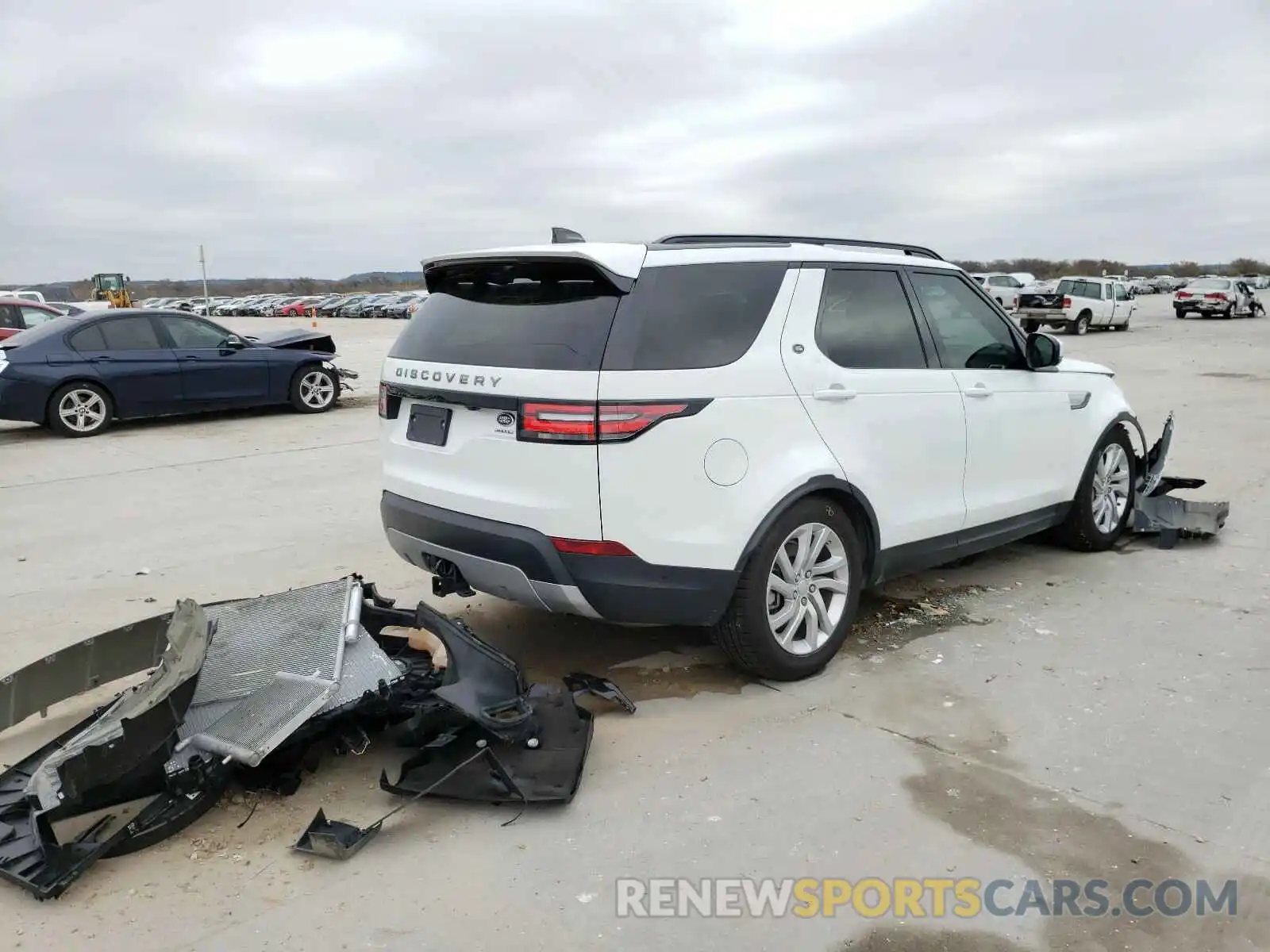 4 Photograph of a damaged car SALRR2RV0K2400311 LAND ROVER DISCOVERY 2019