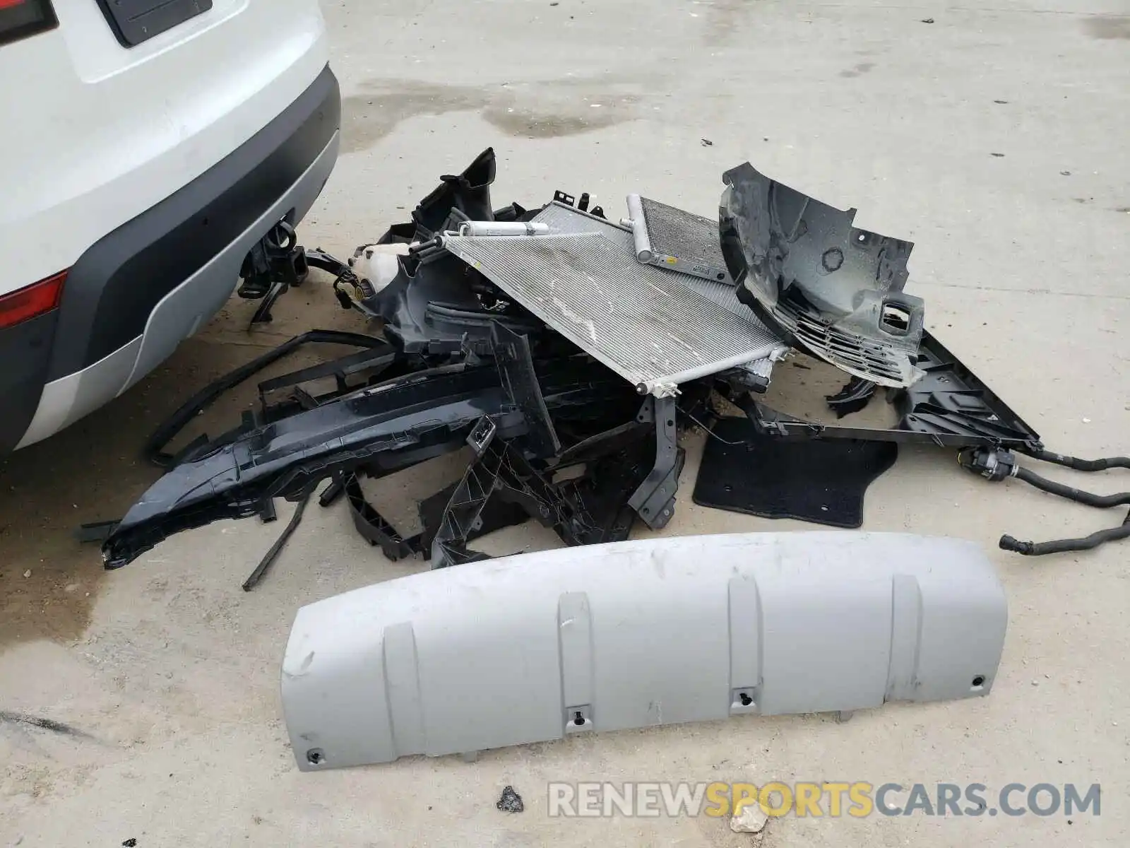 9 Photograph of a damaged car SALRR2RV0K2400311 LAND ROVER DISCOVERY 2019