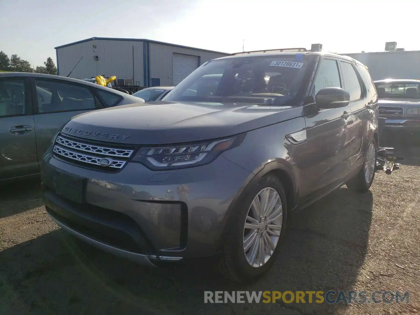 2 Фотография поврежденного автомобиля SALRR2RV0K2406948 LAND ROVER DISCOVERY 2019