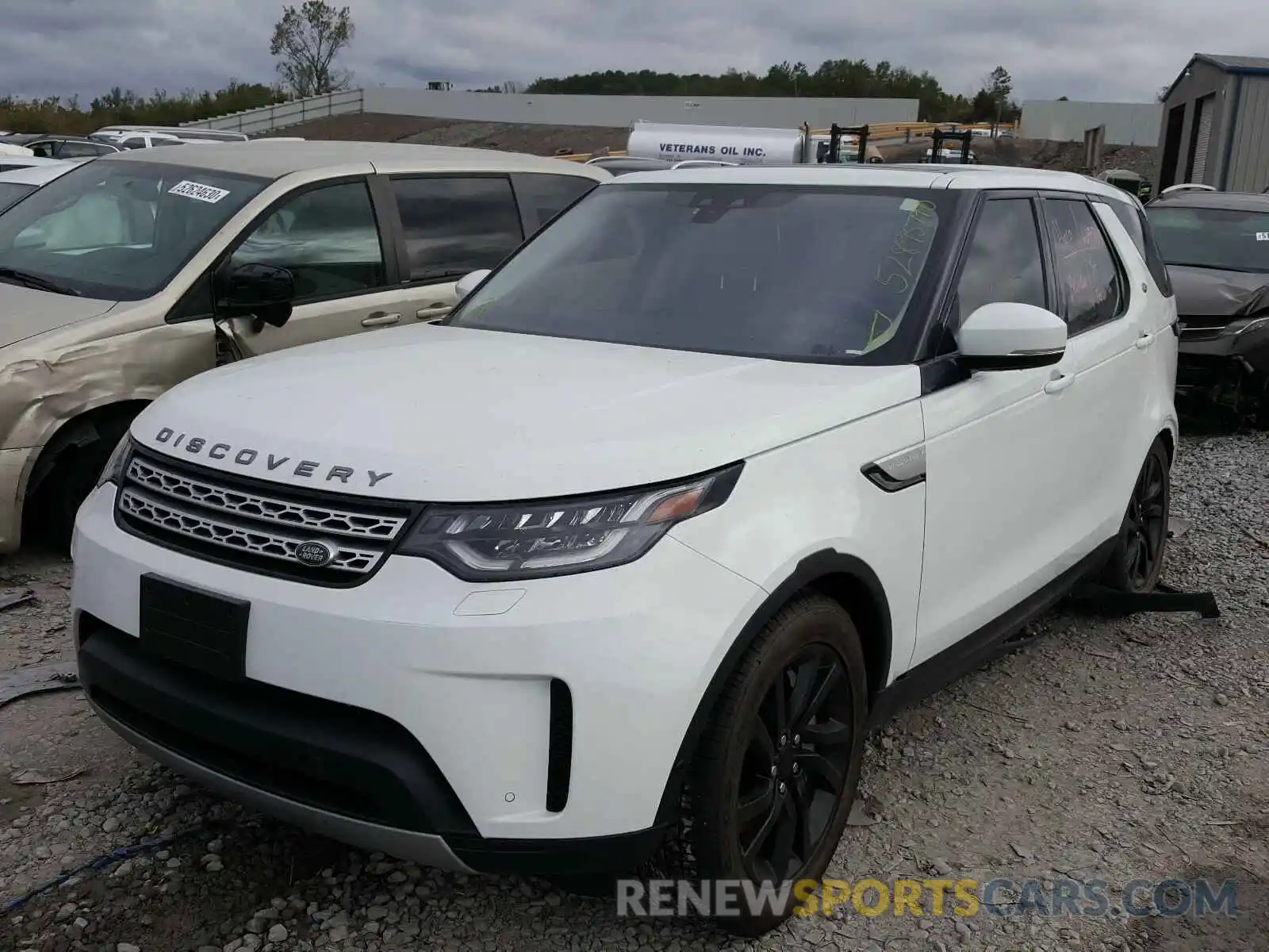 2 Фотография поврежденного автомобиля SALRR2RV1K2400270 LAND ROVER DISCOVERY 2019