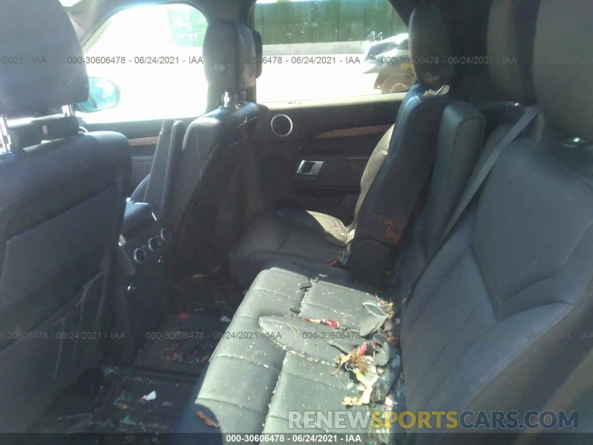 8 Photograph of a damaged car SALRR2RV1K2405419 LAND ROVER DISCOVERY 2019