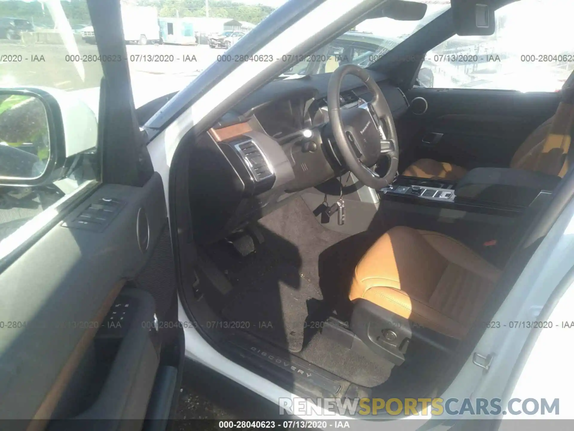 5 Photograph of a damaged car SALRR2RV1KA083676 LAND ROVER DISCOVERY 2019