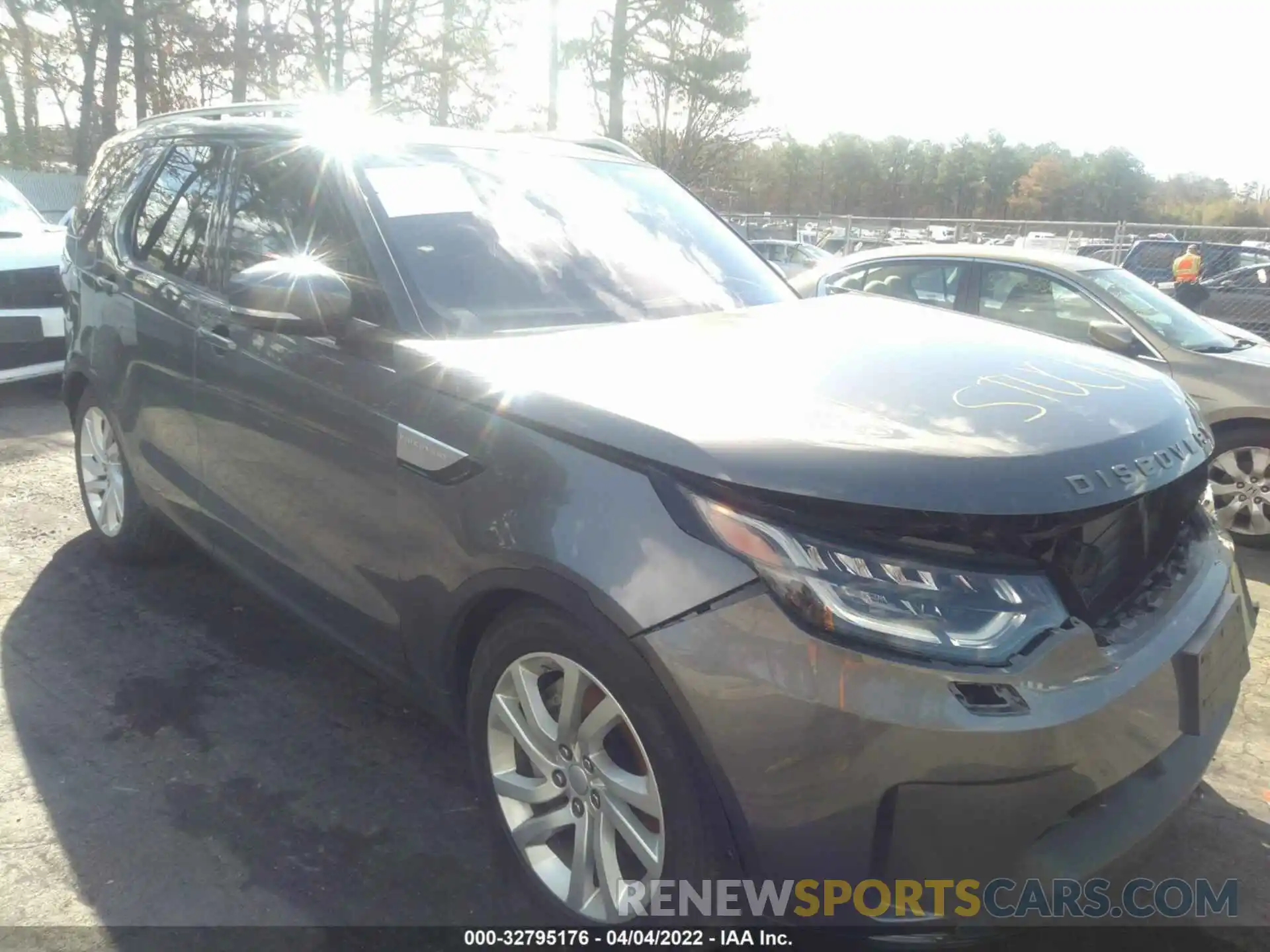 1 Photograph of a damaged car SALRR2RV3K2400741 LAND ROVER DISCOVERY 2019