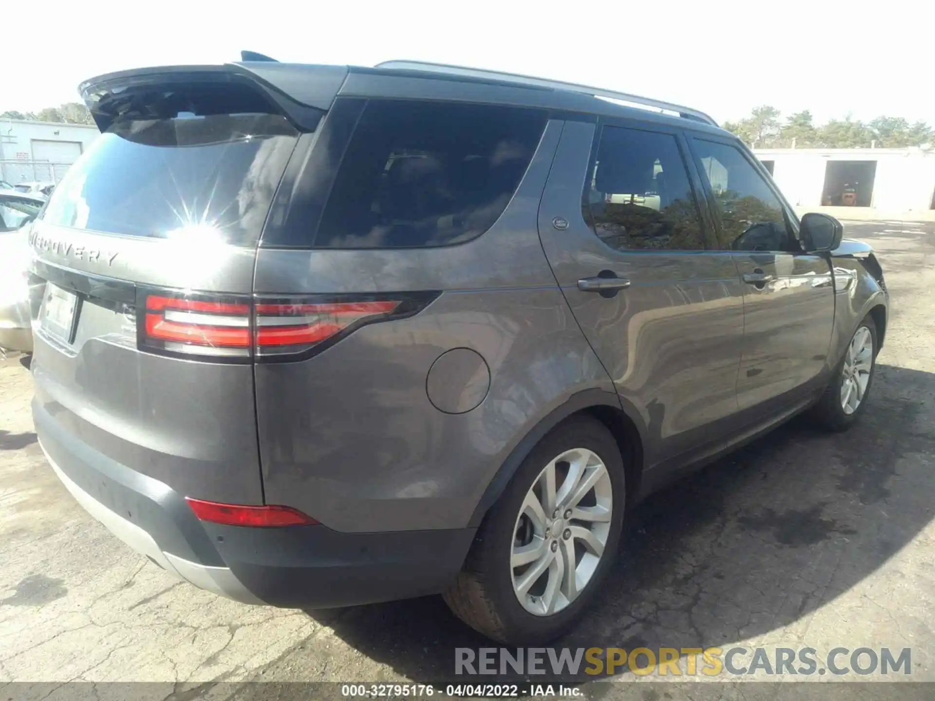 4 Photograph of a damaged car SALRR2RV3K2400741 LAND ROVER DISCOVERY 2019