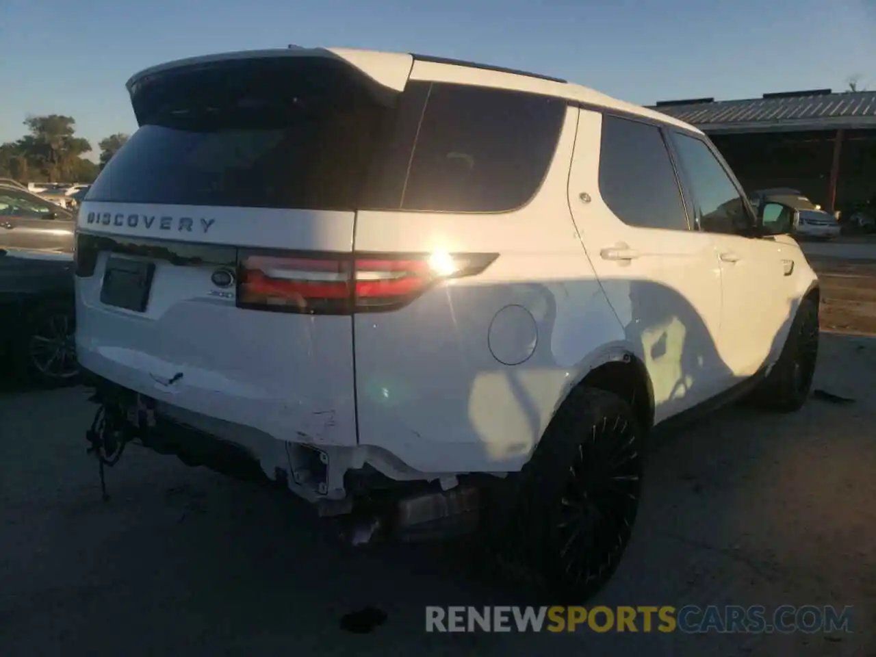 4 Photograph of a damaged car SALRR2RV5K2411207 LAND ROVER DISCOVERY 2019