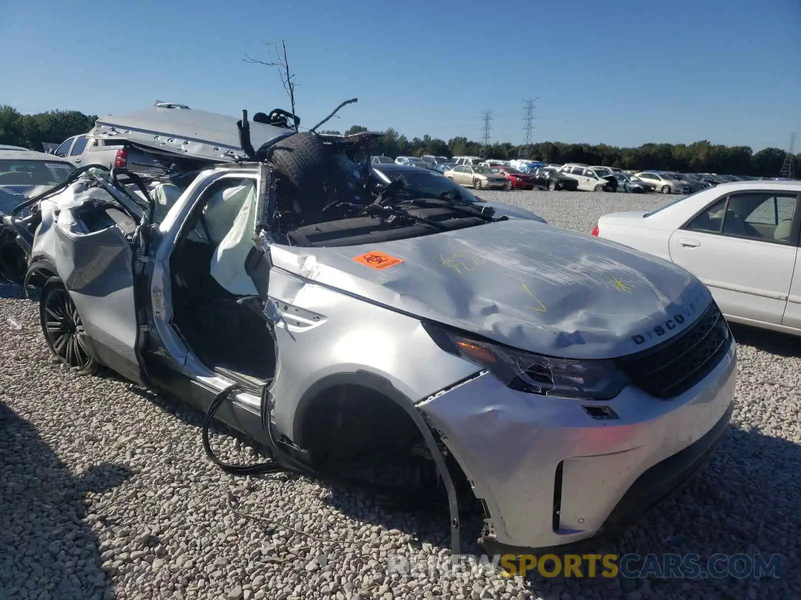 1 Photograph of a damaged car SALRR2RV8K2401688 LAND ROVER DISCOVERY 2019