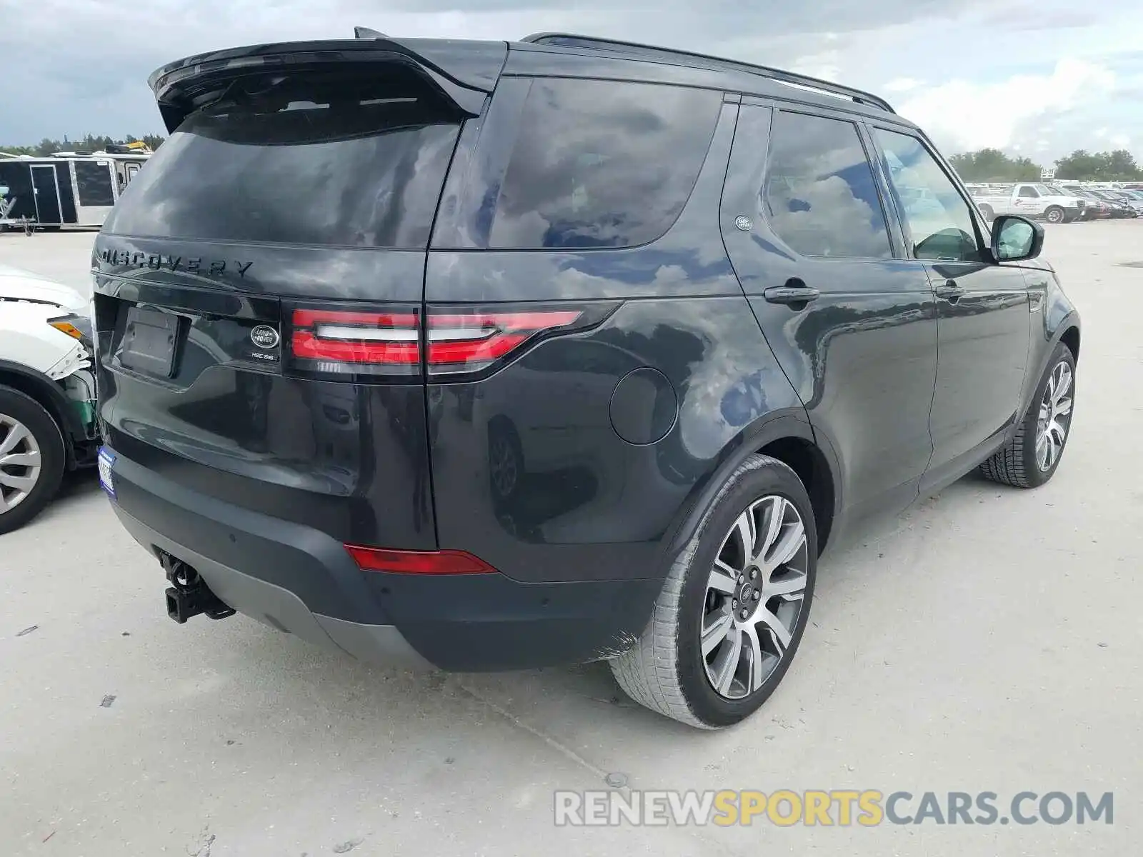 4 Photograph of a damaged car SALRT2RV0K2401296 LAND ROVER DISCOVERY 2019