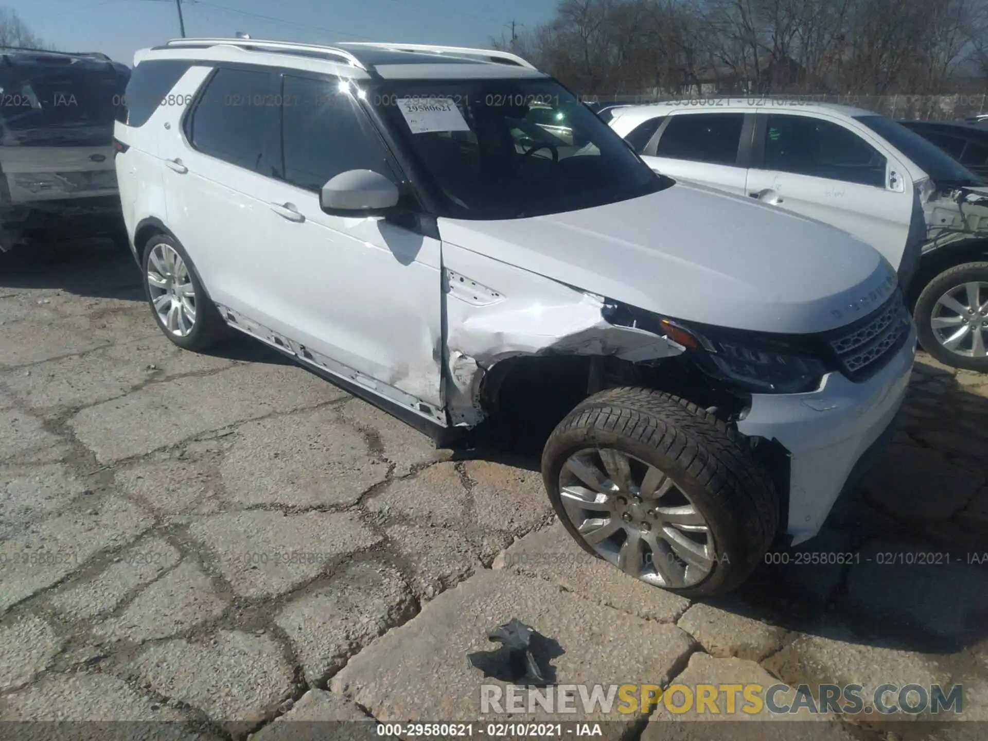 1 Photograph of a damaged car SALRT2RV1KA082545 LAND ROVER DISCOVERY 2019