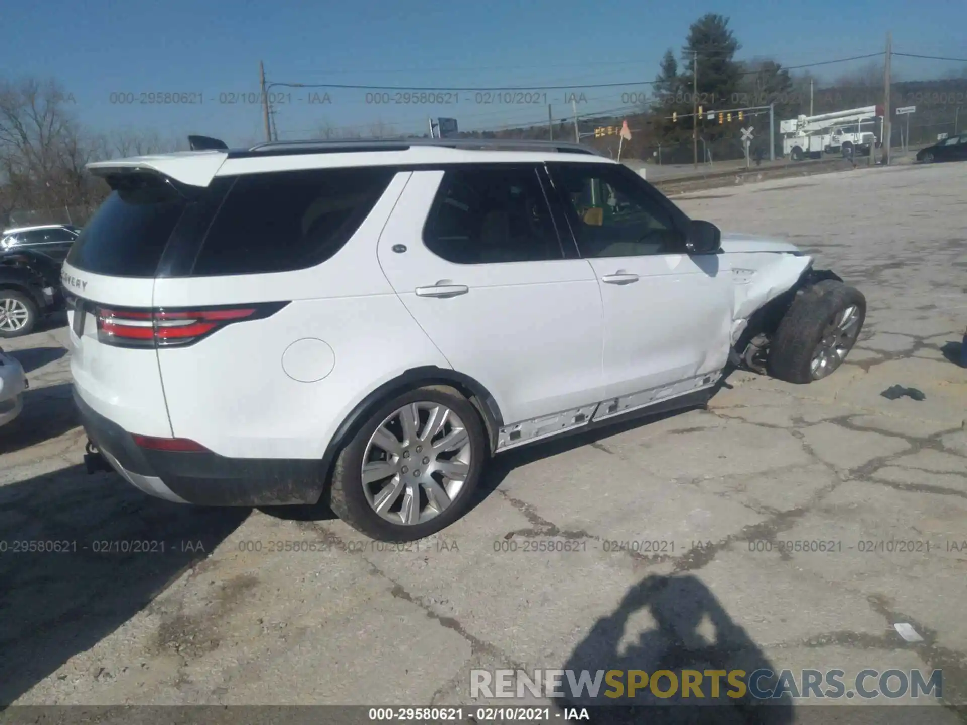 4 Photograph of a damaged car SALRT2RV1KA082545 LAND ROVER DISCOVERY 2019