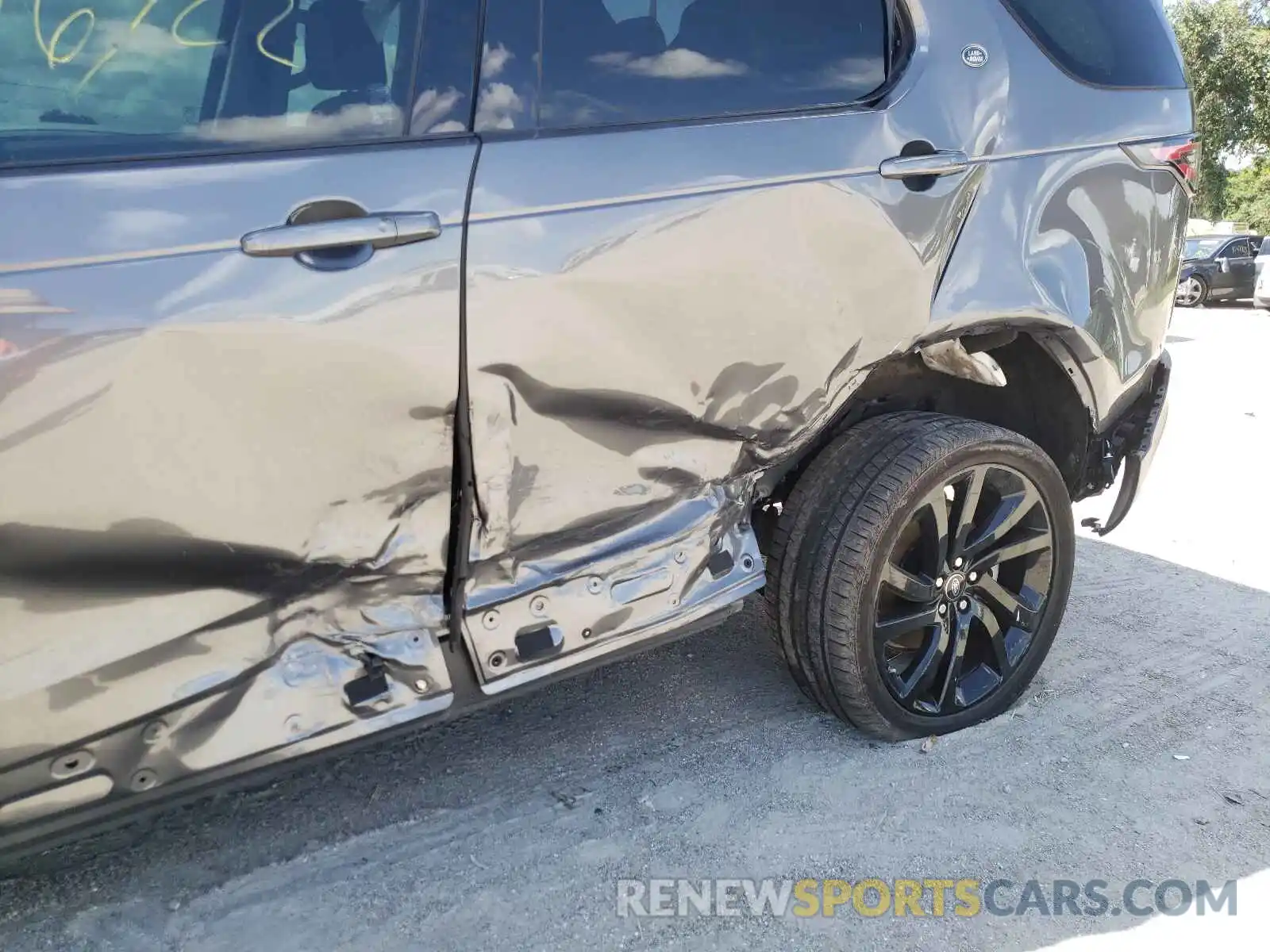 9 Photograph of a damaged car SALRT2RV6K2401285 LAND ROVER DISCOVERY 2019