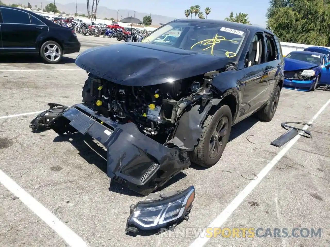 2 Photograph of a damaged car SALCJ2FX1LH862376 LAND ROVER DISCOVERY 2020